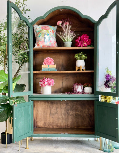 Paisley Curved Vitrine-Briarwood/Sparrow