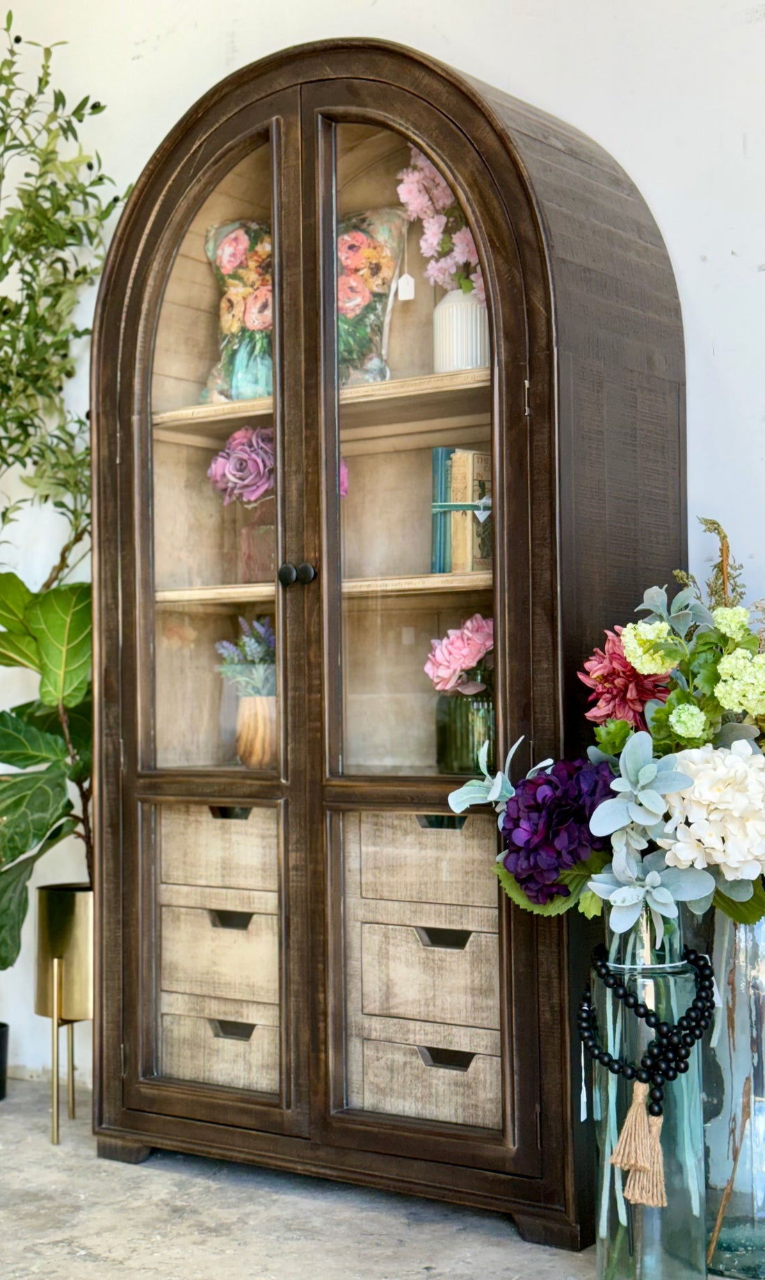 Avery Domed Vitrine-Cinderwood™/Dove