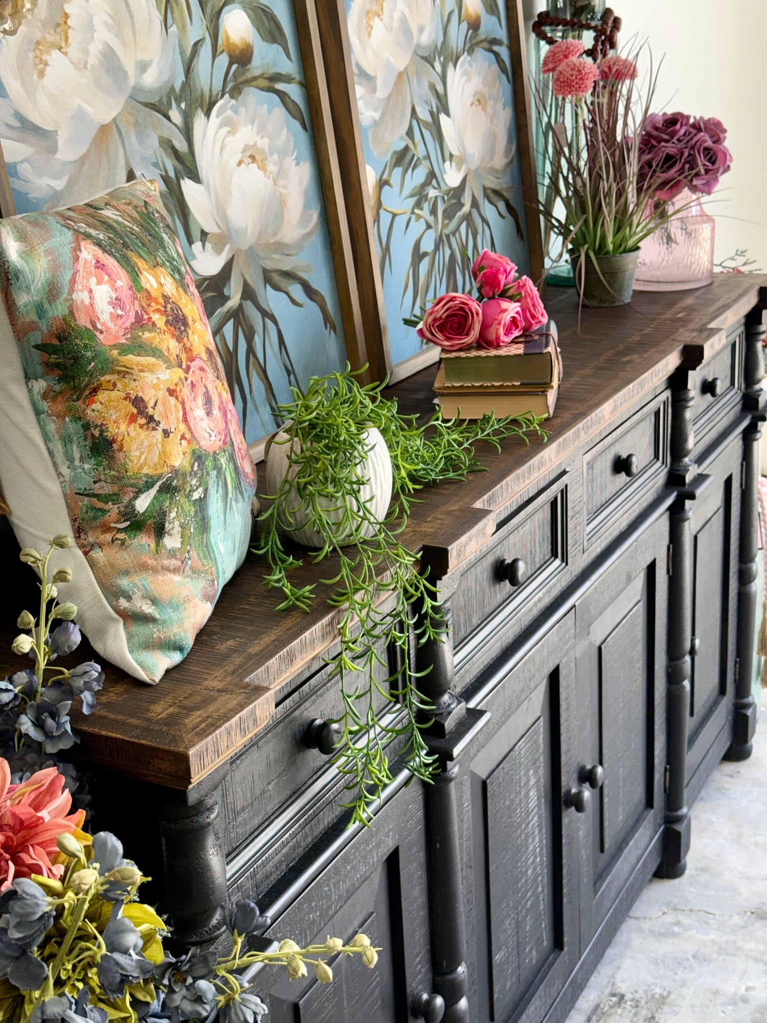 Novah 4-Door Console-Black/Sparrow
