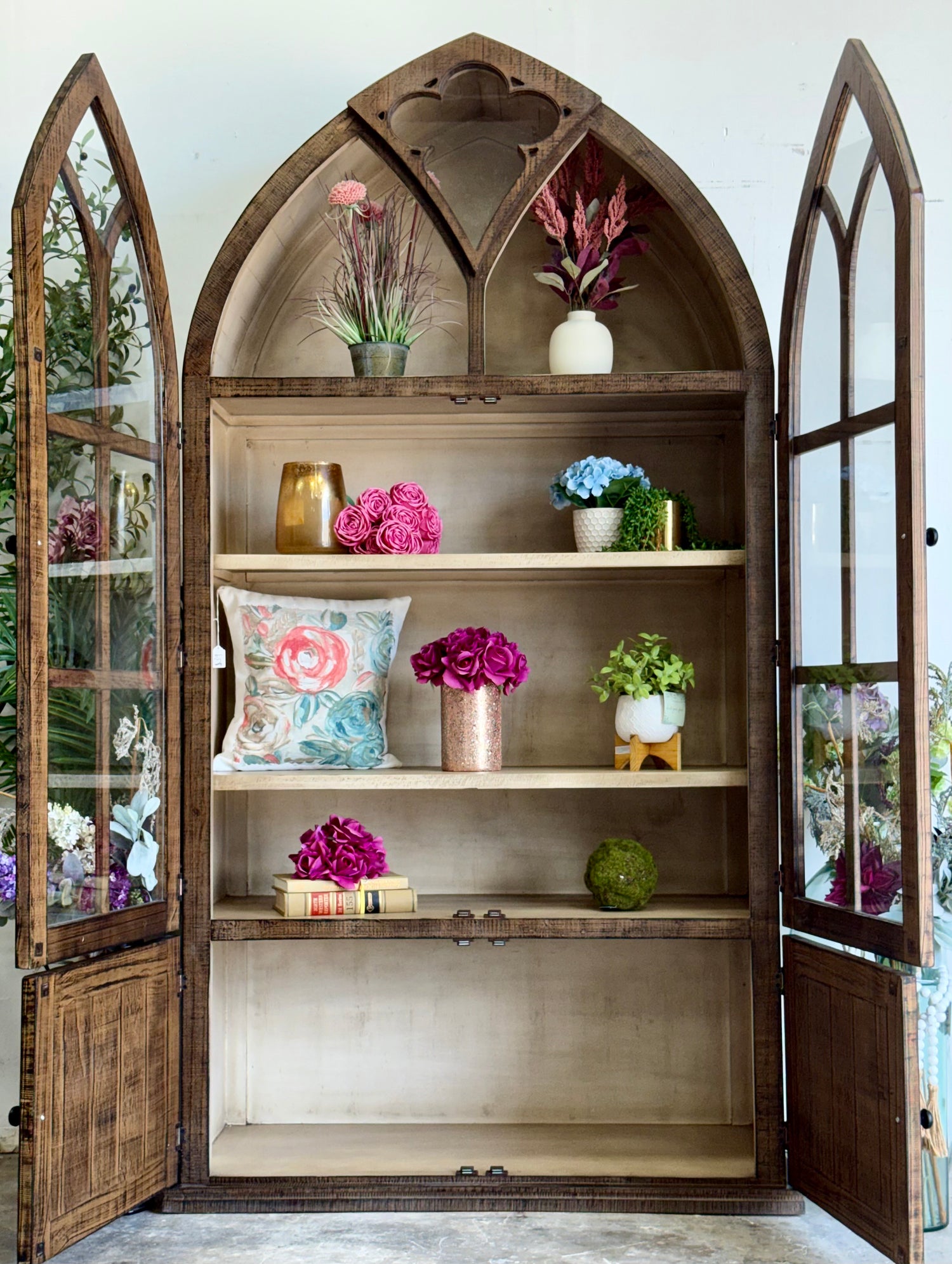 Cathedral Dome Vitrine-Honeywood/Dove