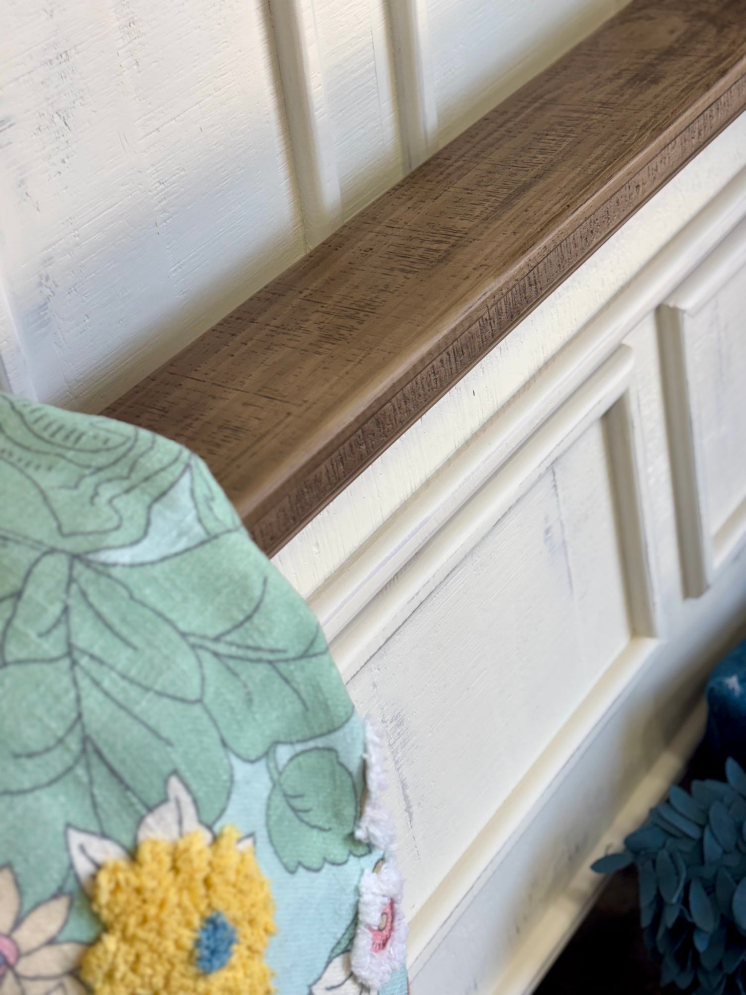 Madison Queen Bed-Creamy Linen™/Sandstone
