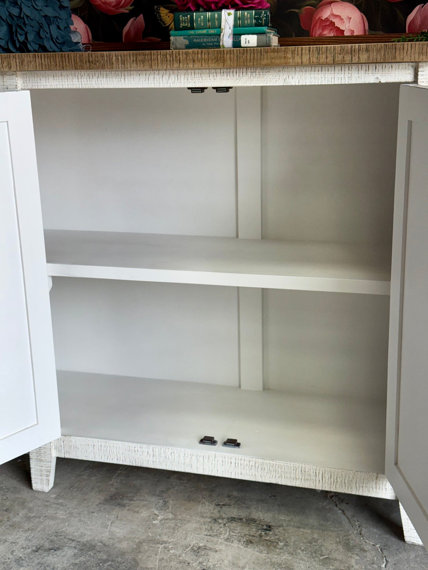 Ivy 4 Door Console-White Wheat/Sandstone