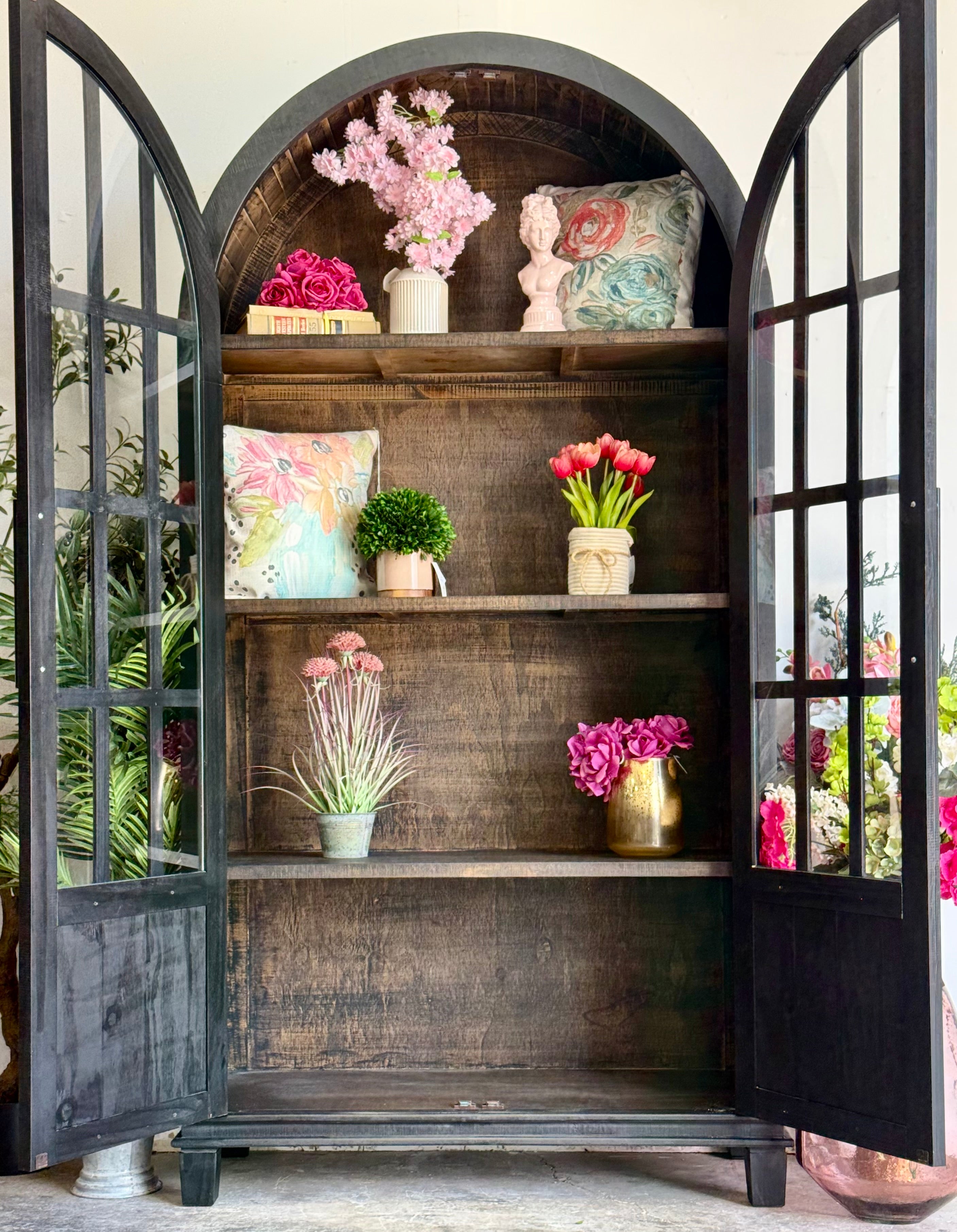 Cherish Dome Vitrine-Black/Honeywood™