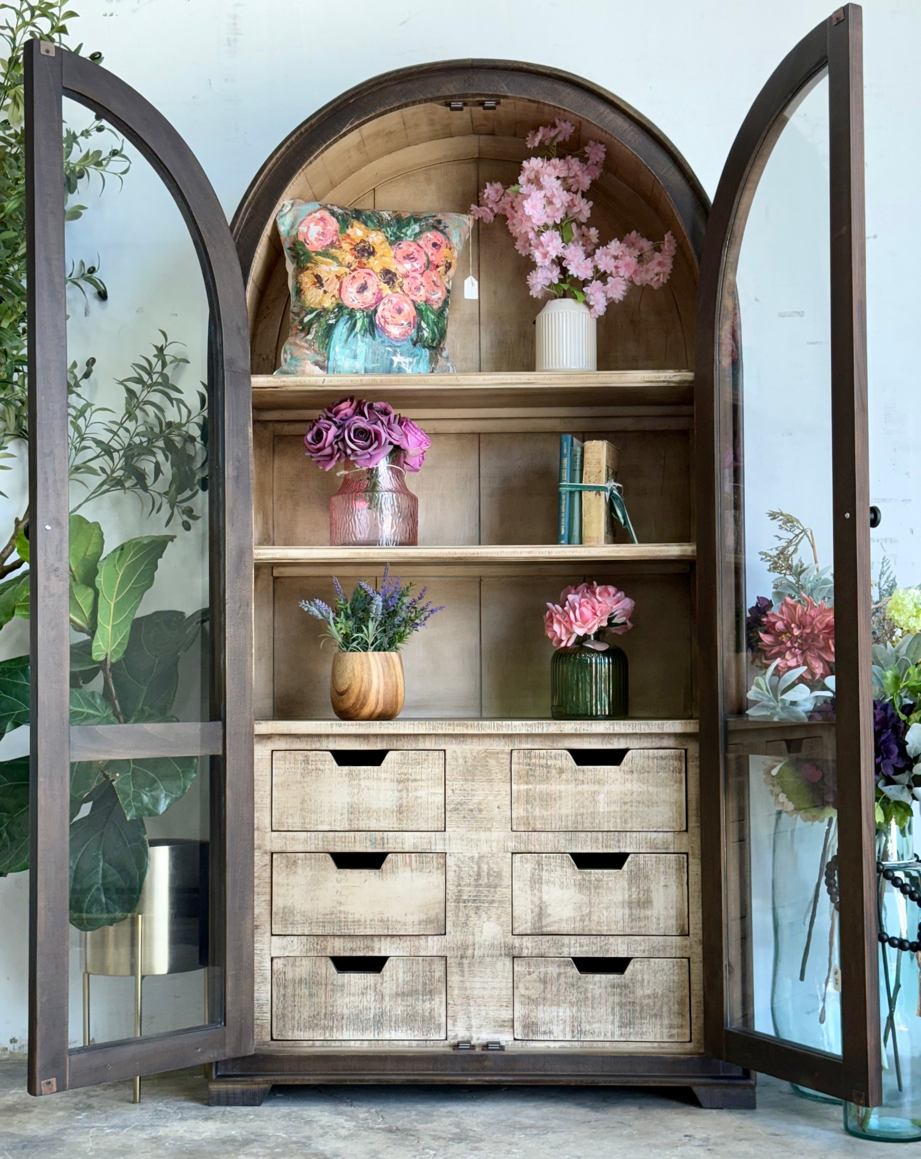 Avery Domed Vitrine-Cinderwood™/Dove