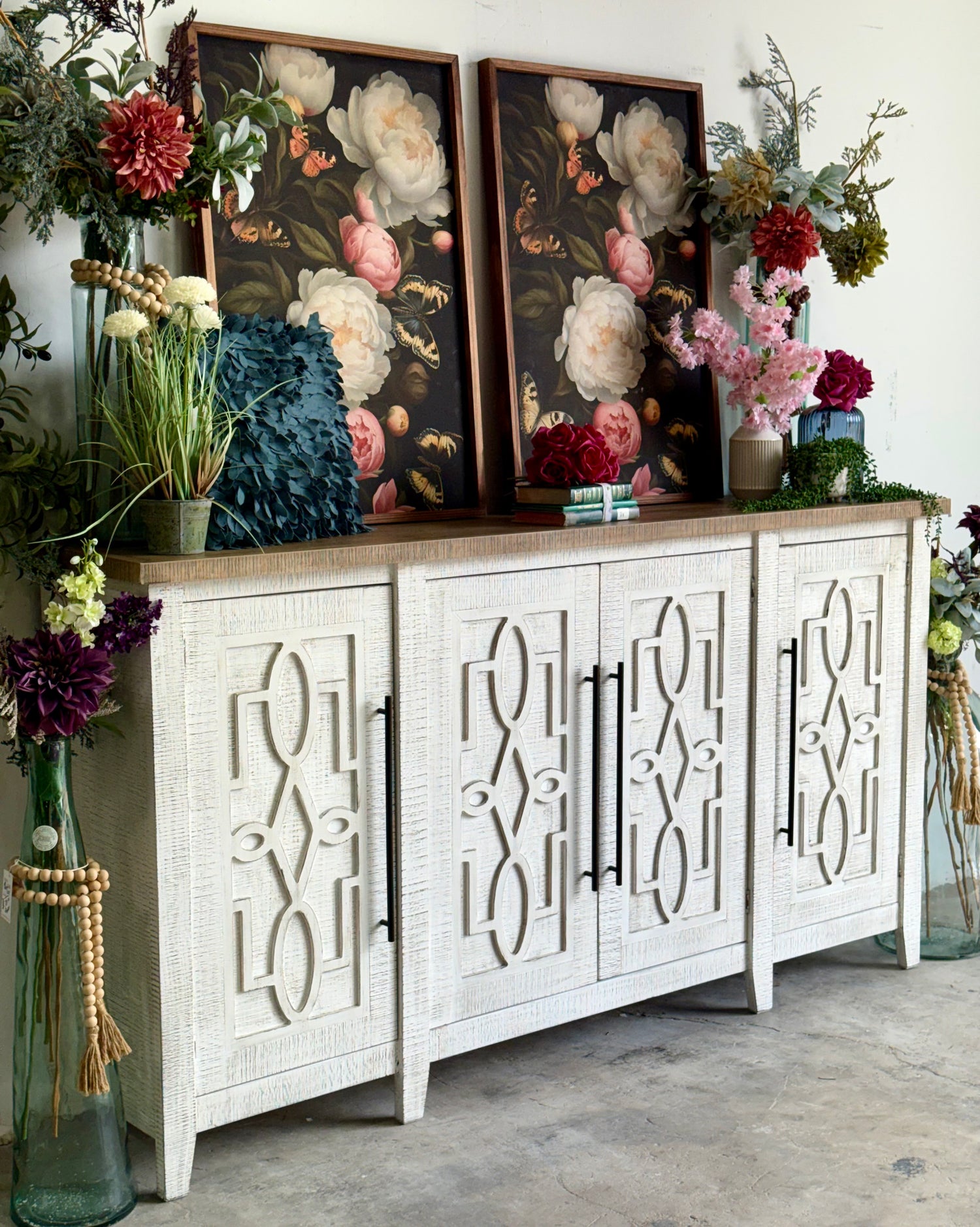 Ivy 4 Door Console-White Wheat/Sandstone