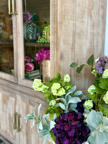 Paisley Curved Vitrine-Soft Drift/Honeywood™
