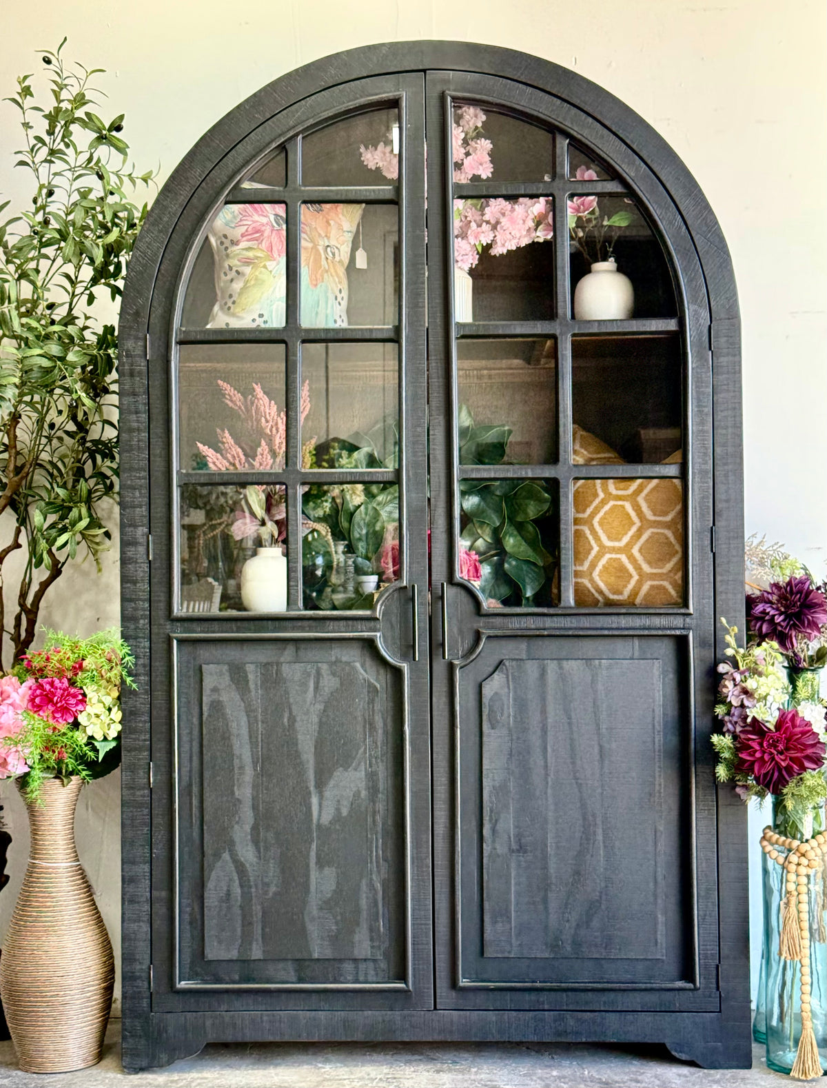 Tiffany Dome Vitrine-Black/Honeywood™