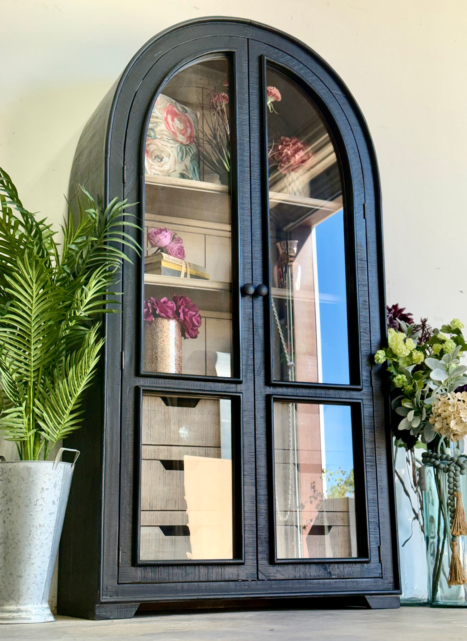 Avery Domed Vitrine-Black/Dove