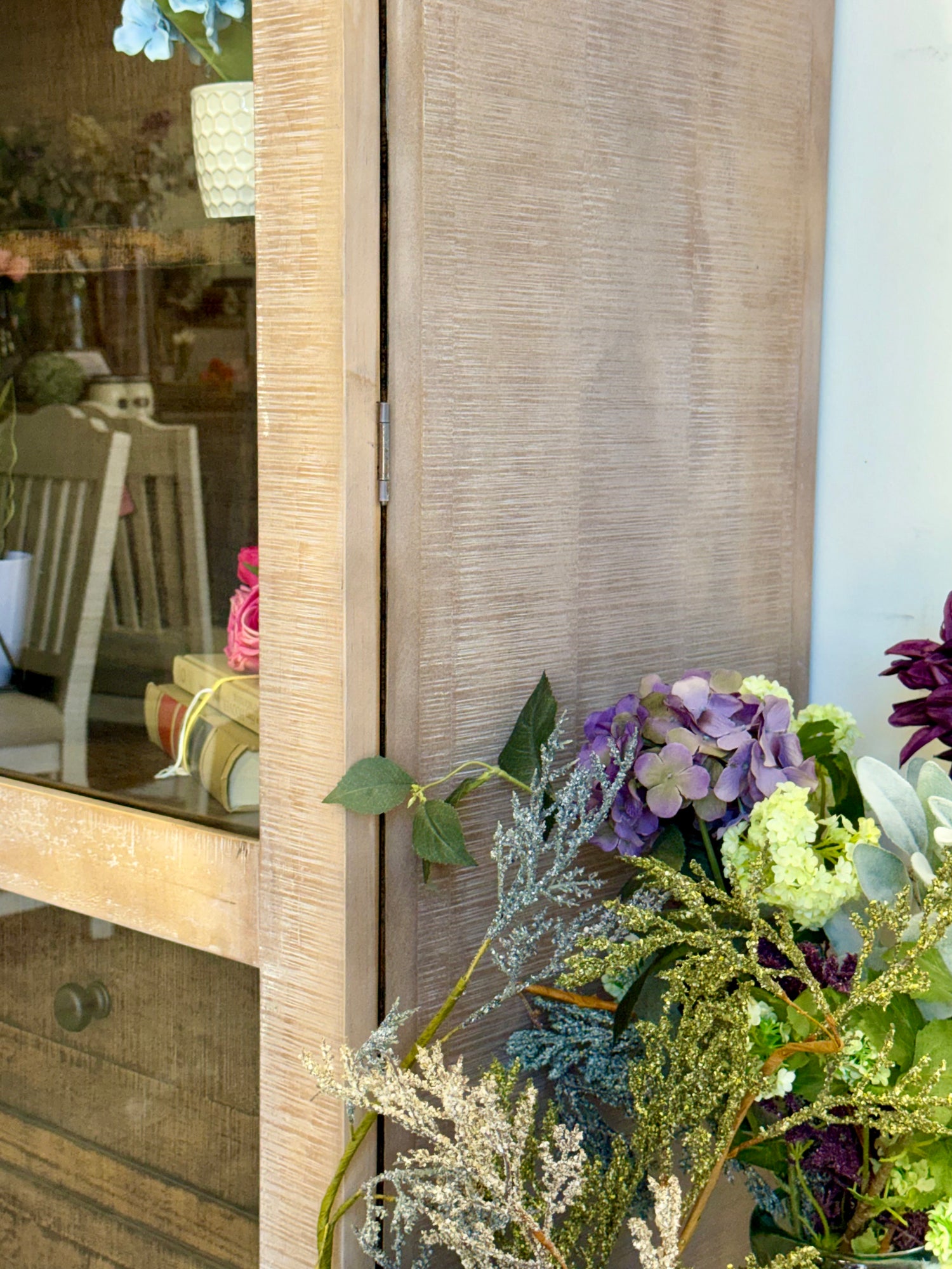 Melody Domed Vitrine-Soft Drift/Honeywood™