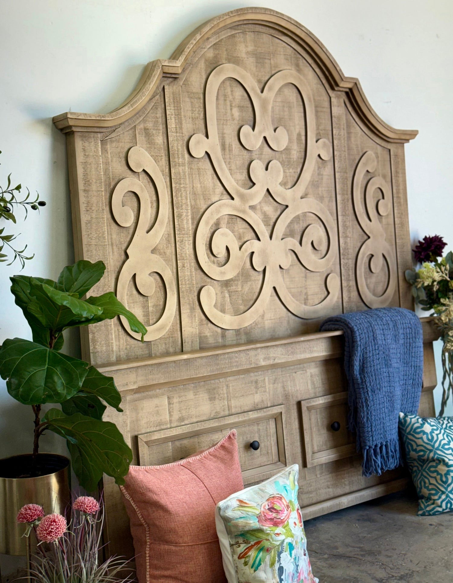 Harper Curved Queen-Cappuccino