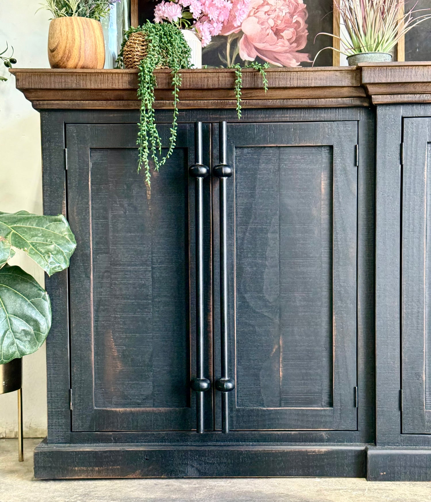 Kylie Console-Handrubbed Black/Honeywood™