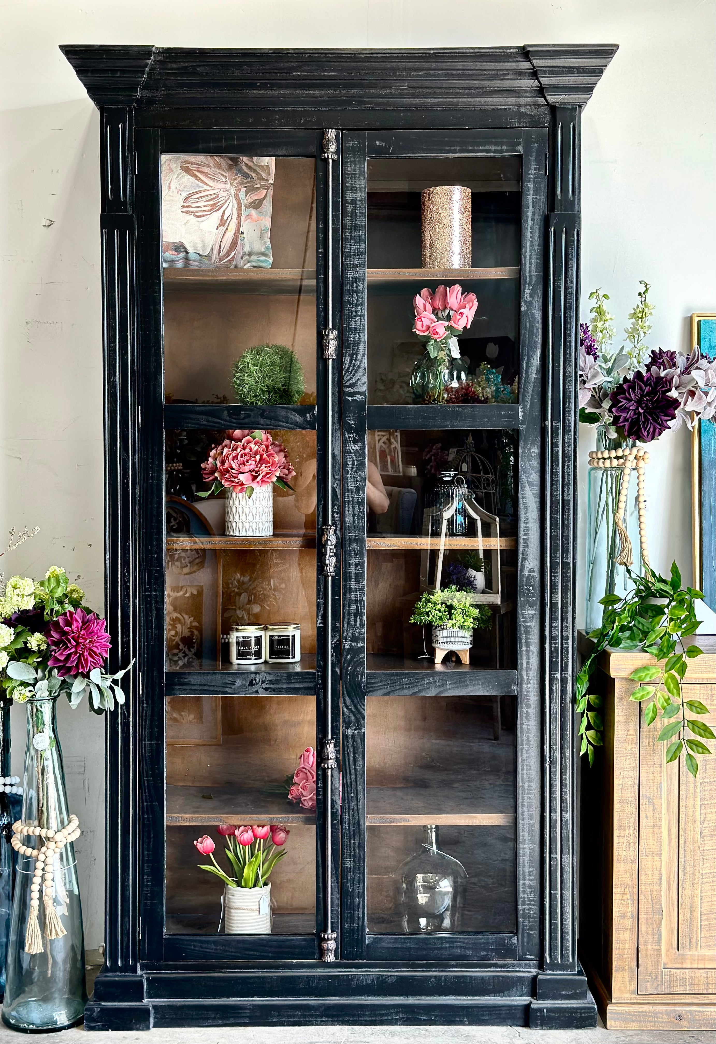 Claudia Vitrine-Black/Sparrow Interior