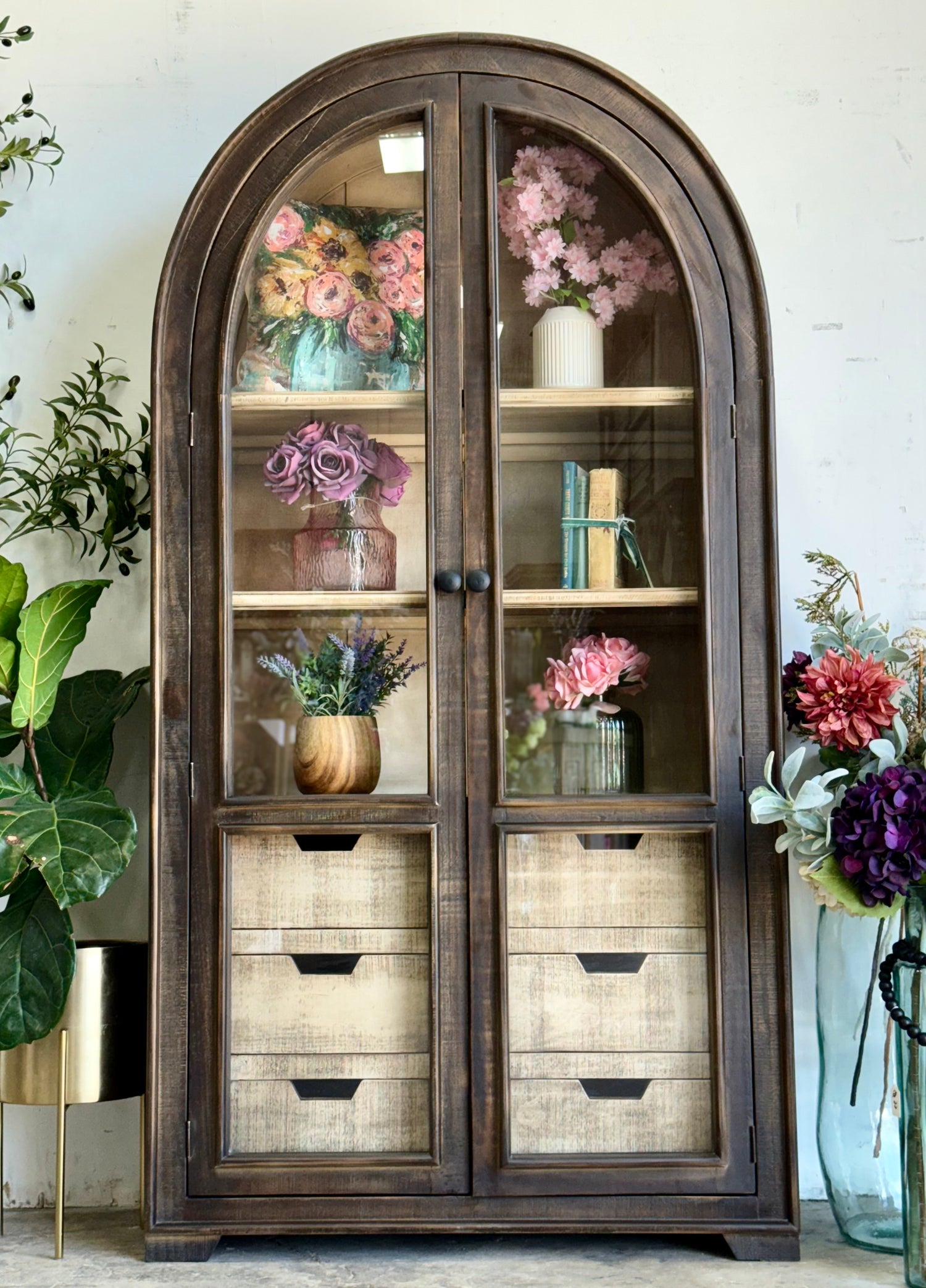 Avery Domed Vitrine-Cinderwood™/Dove