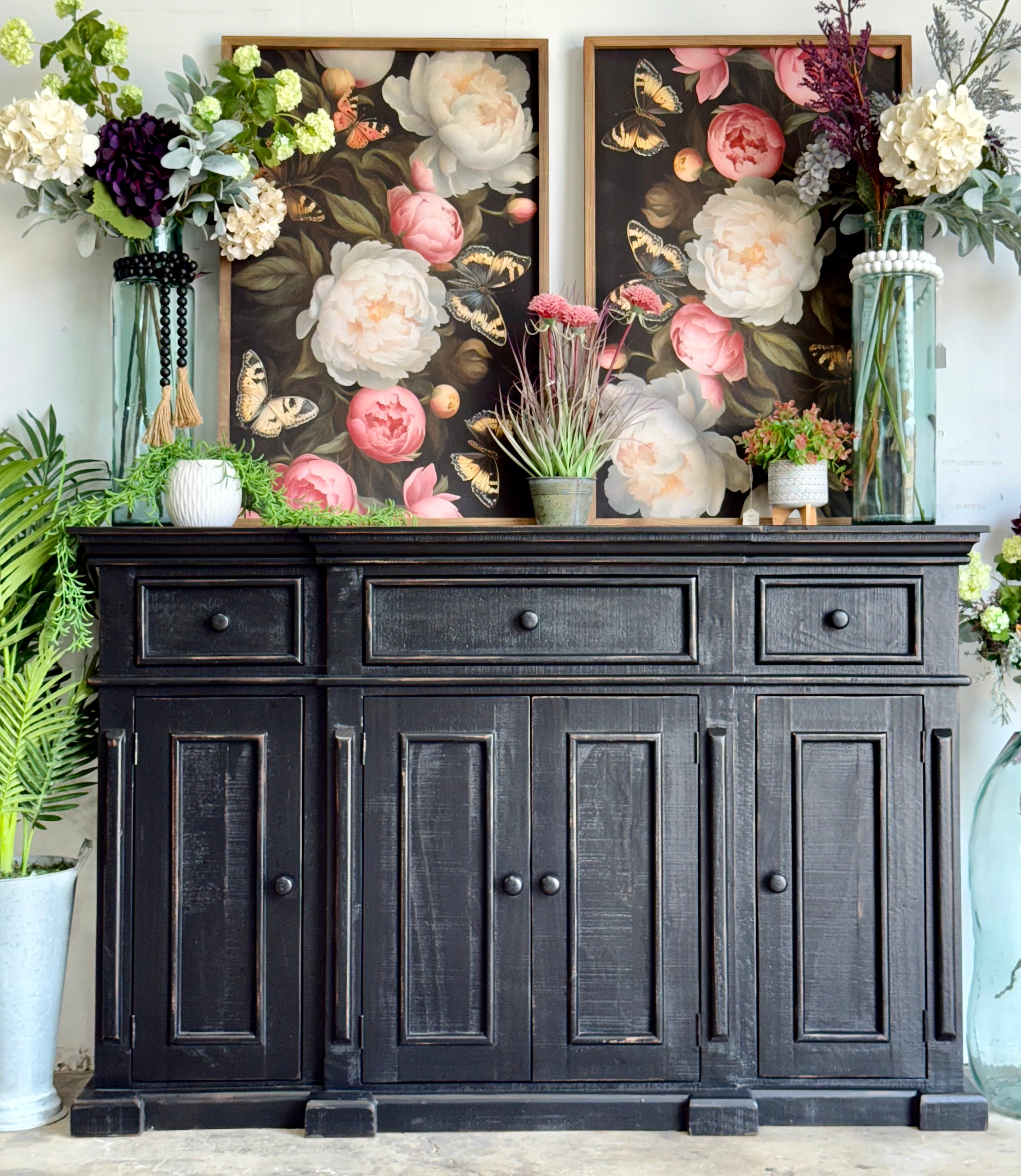 Lindsey 4-Door Console-Handrubbed Black