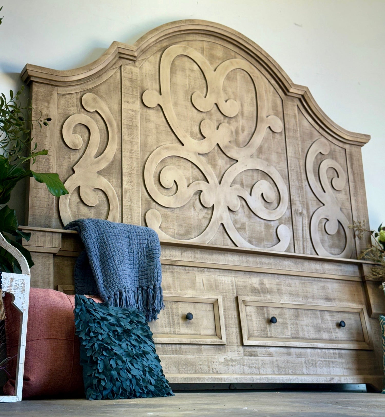 Harper Curved King-Cappuccino