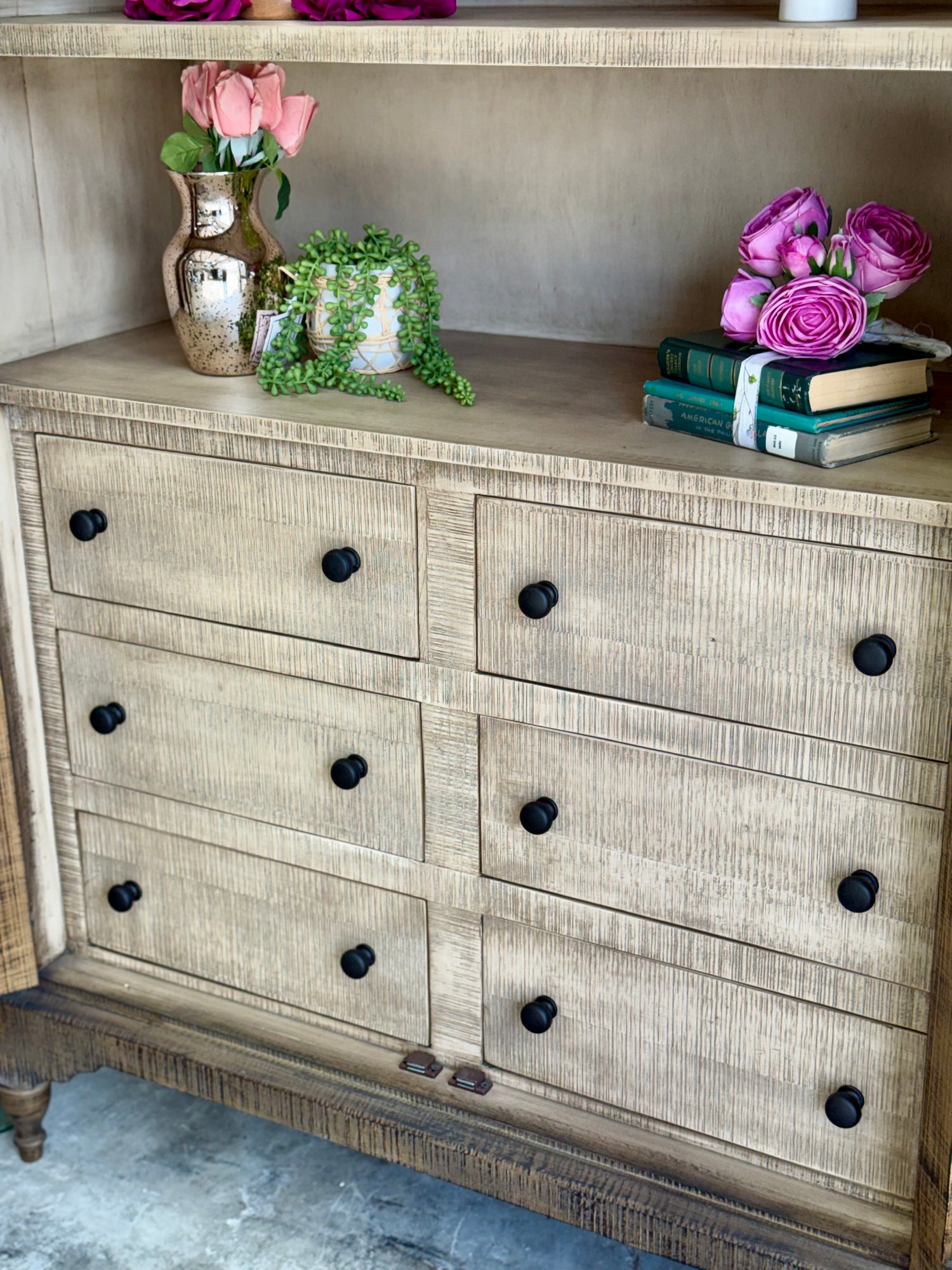 Camryn Vitrine-Honeywood™/Dove