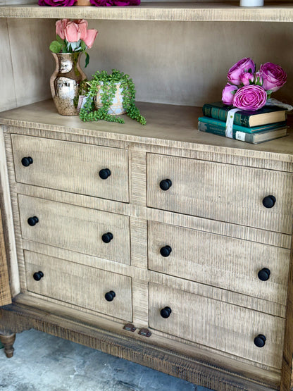 Camryn Vitrine-Honeywood™/Dove