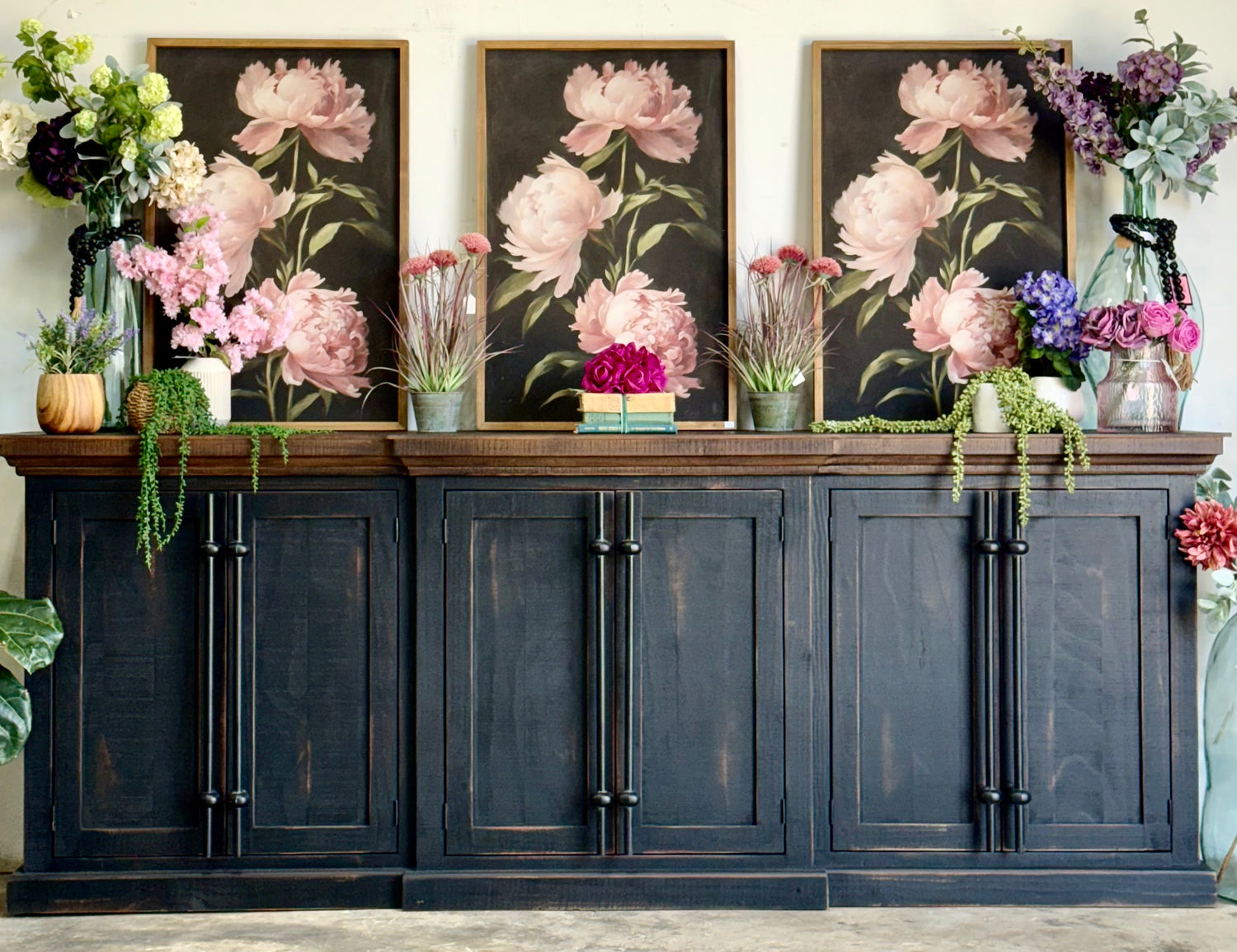 Kylie Console-Handrubbed Black/Honeywood™