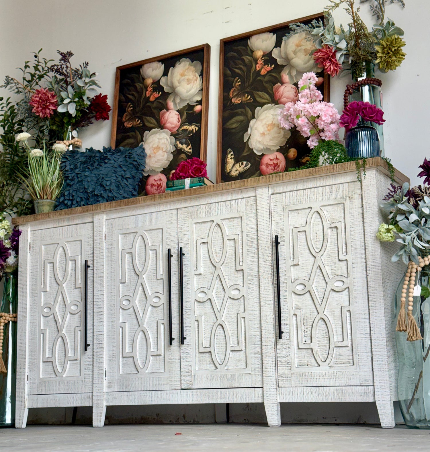 Ivy 4 Door Console-White Wheat/Sandstone