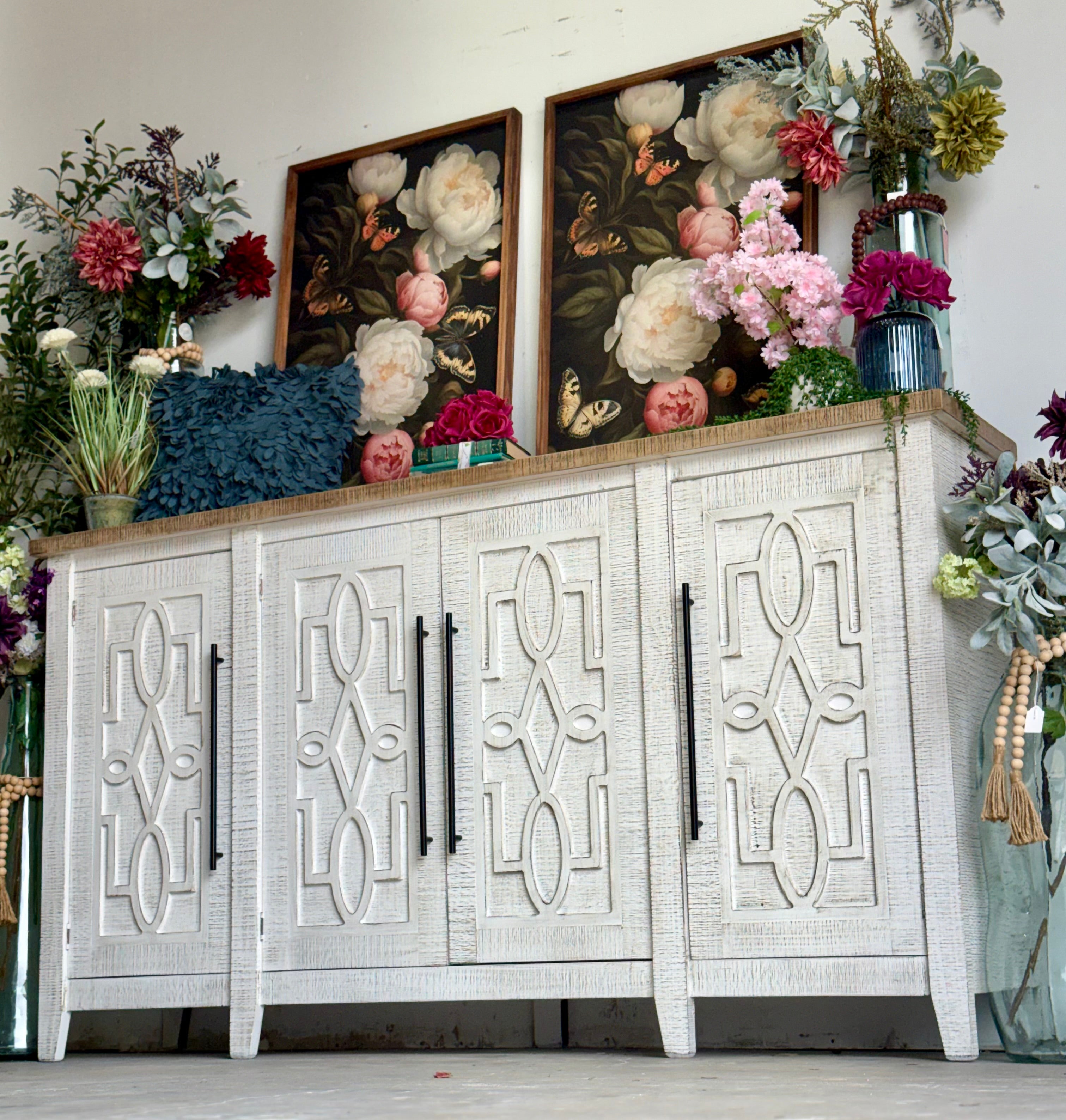 Ivy 4 Door Console-White Wheat/Sandstone