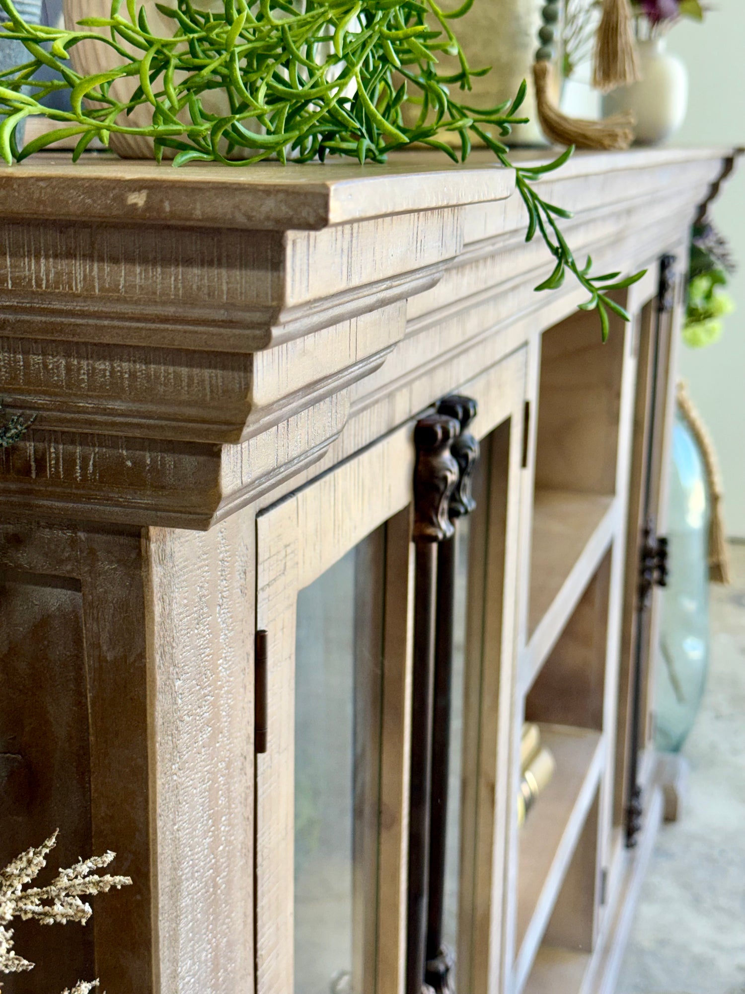 BLAKELY 4 Door Console-Soft Drift