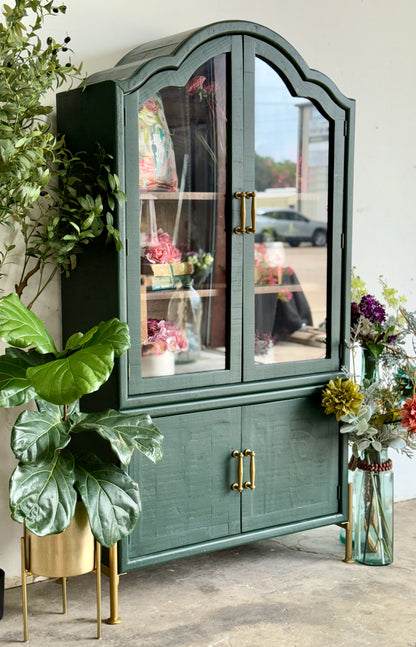Paisley Curved Vitrine-Briarwood/Sparrow