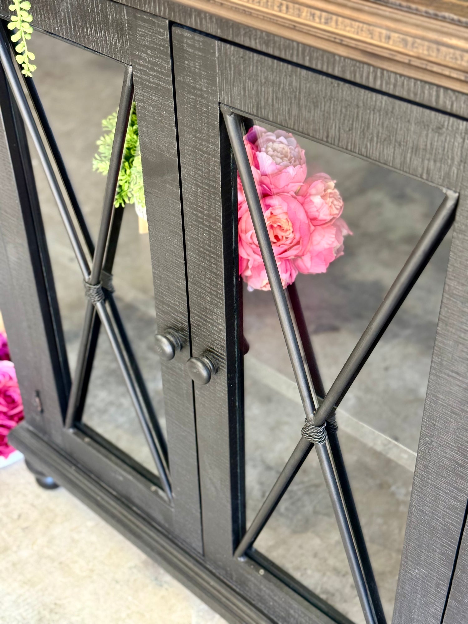 Maya 4-Door Console-Black/Sparrow