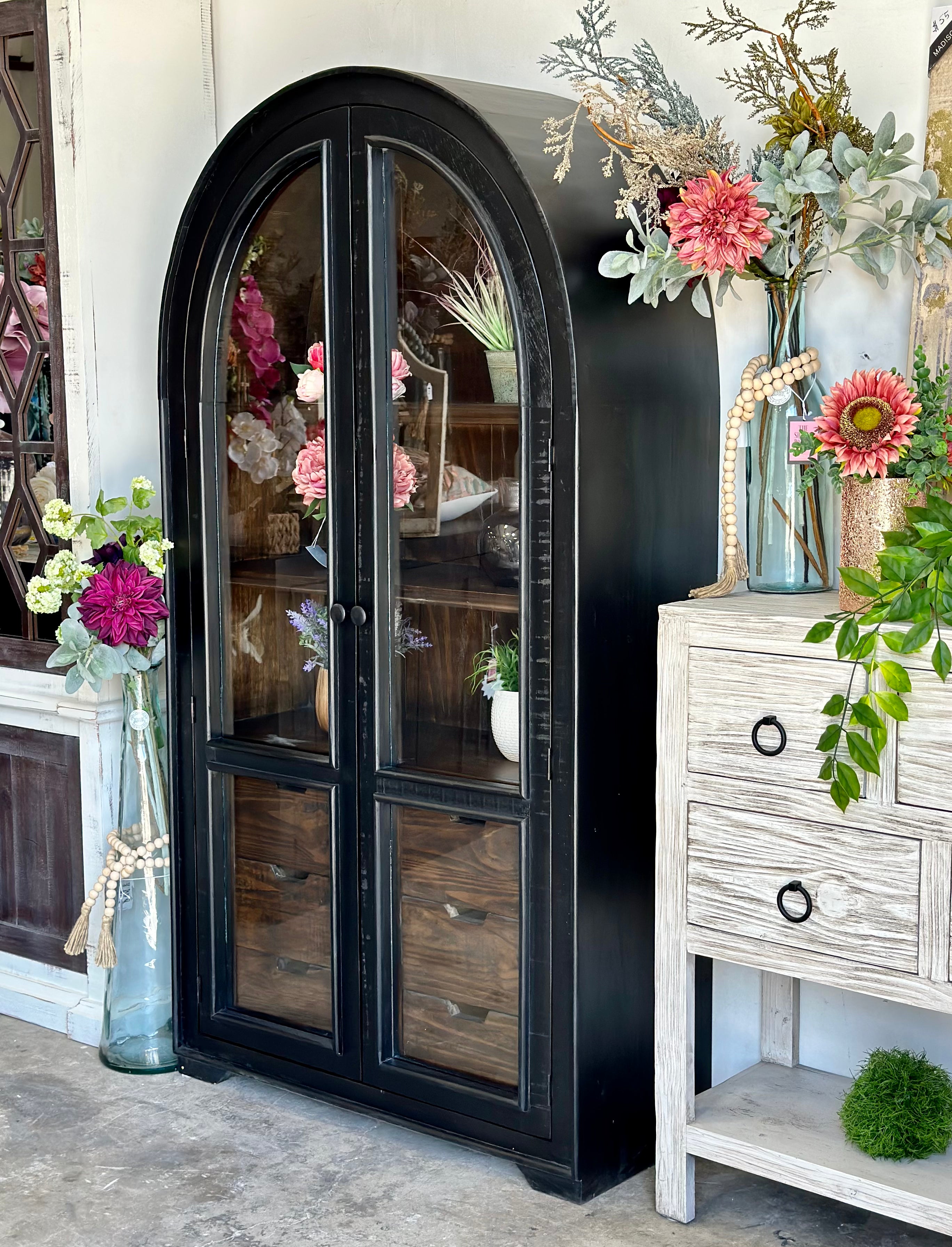 Avery Domed Vitrine-Black/Sparrow Interior