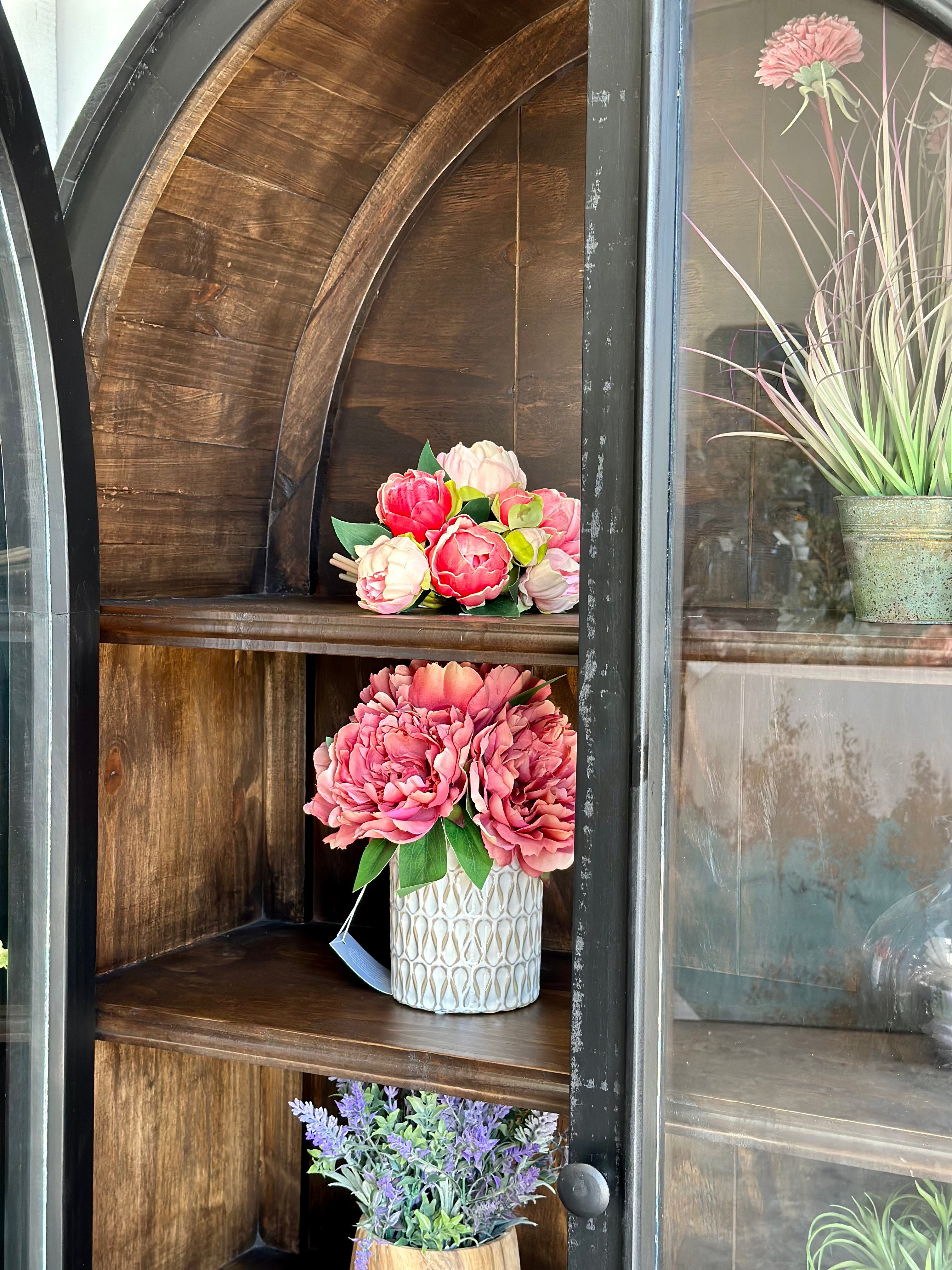 Avery Domed Vitrine-Black/Sparrow Interior