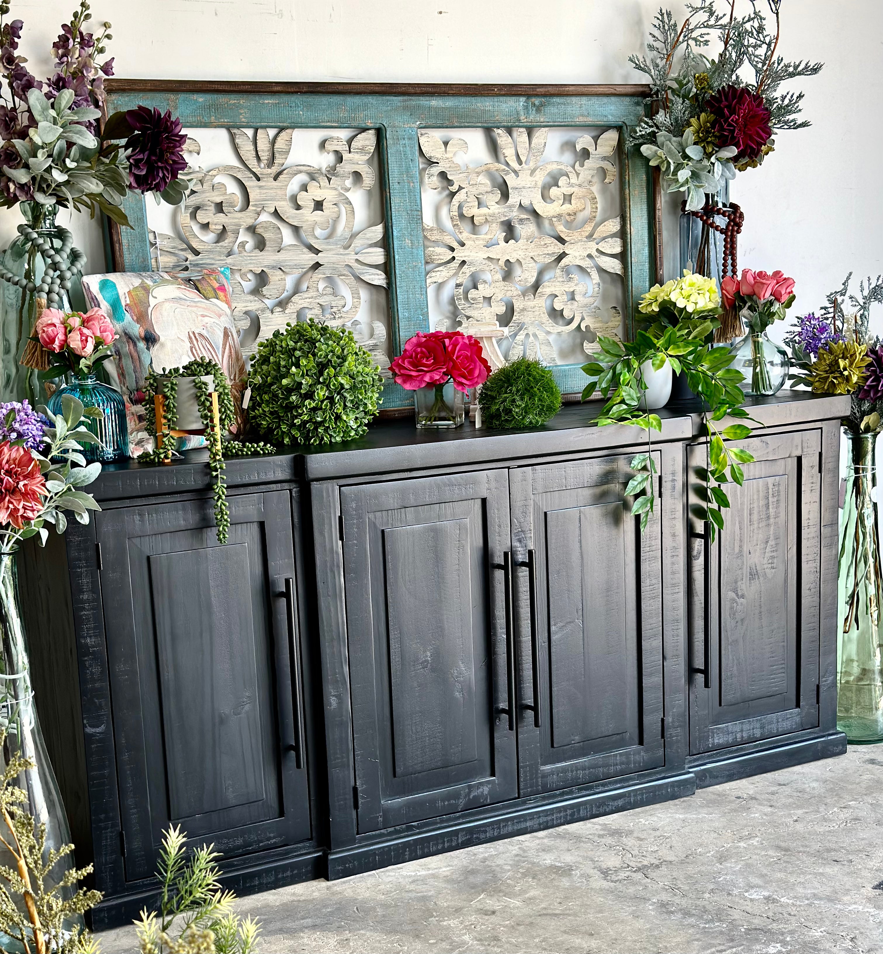 Cyra 4-Door Console-Black