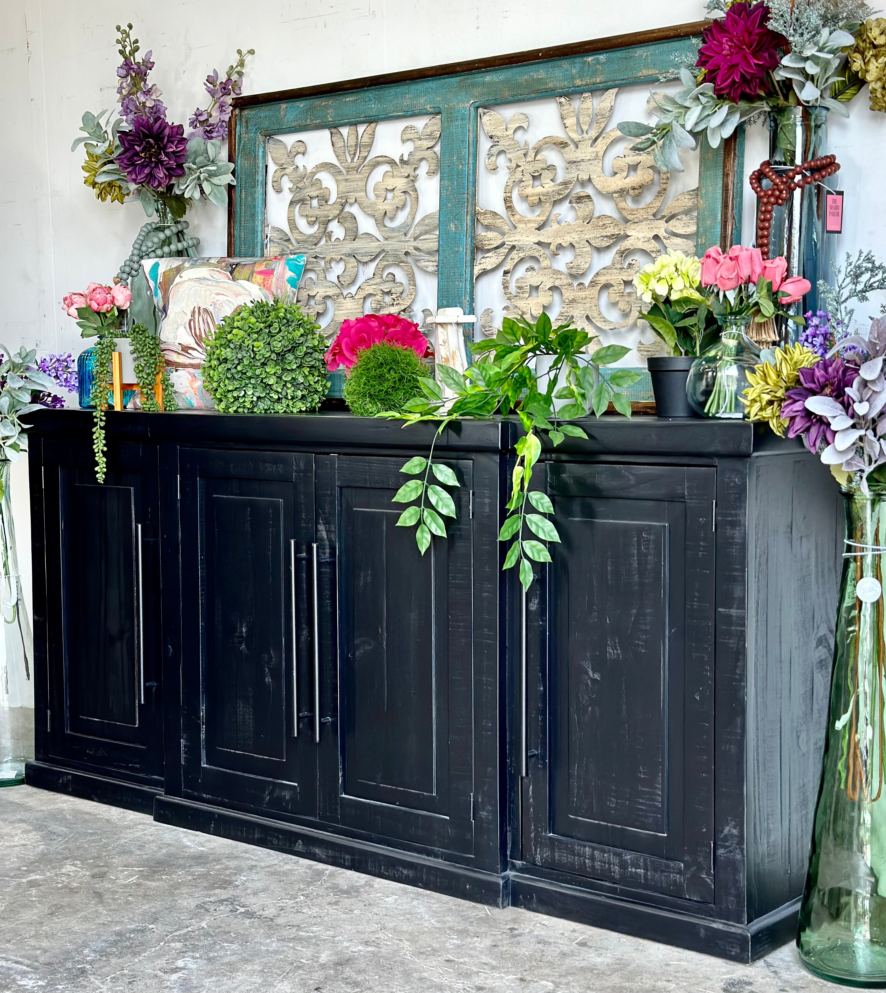 Cyra 4-Door Console-Black