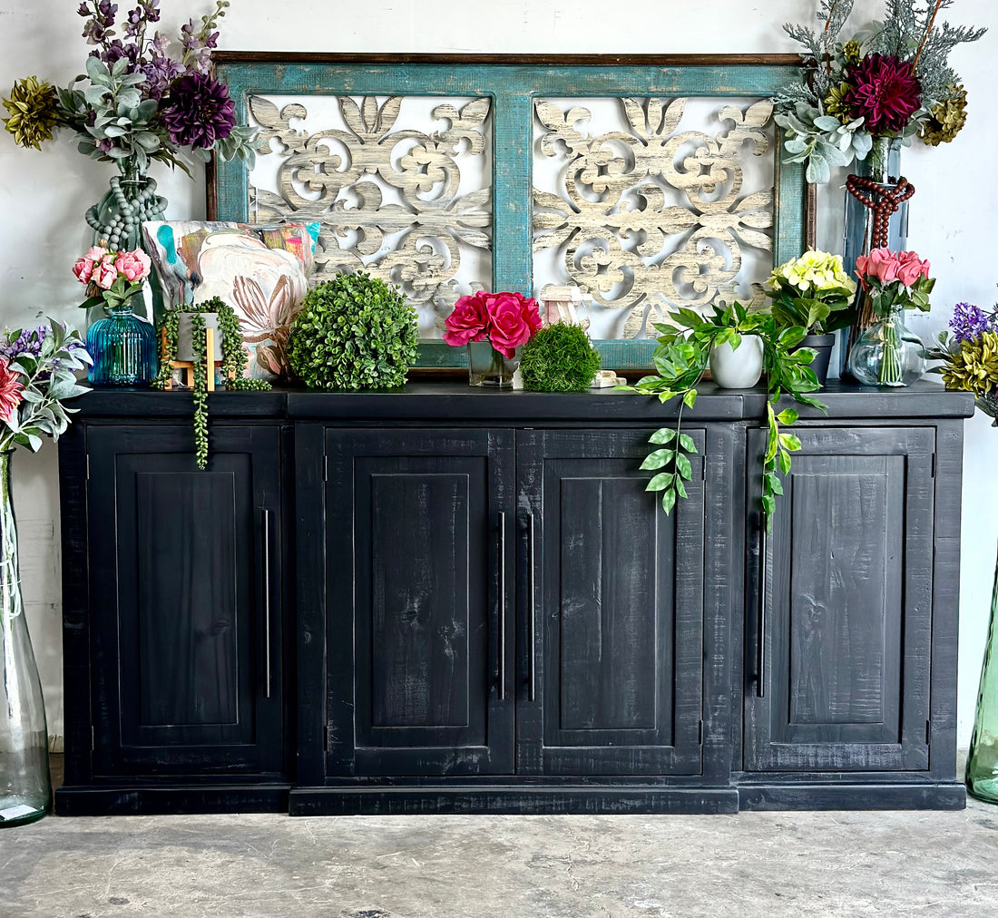 Cyra 4-Door Console-Black