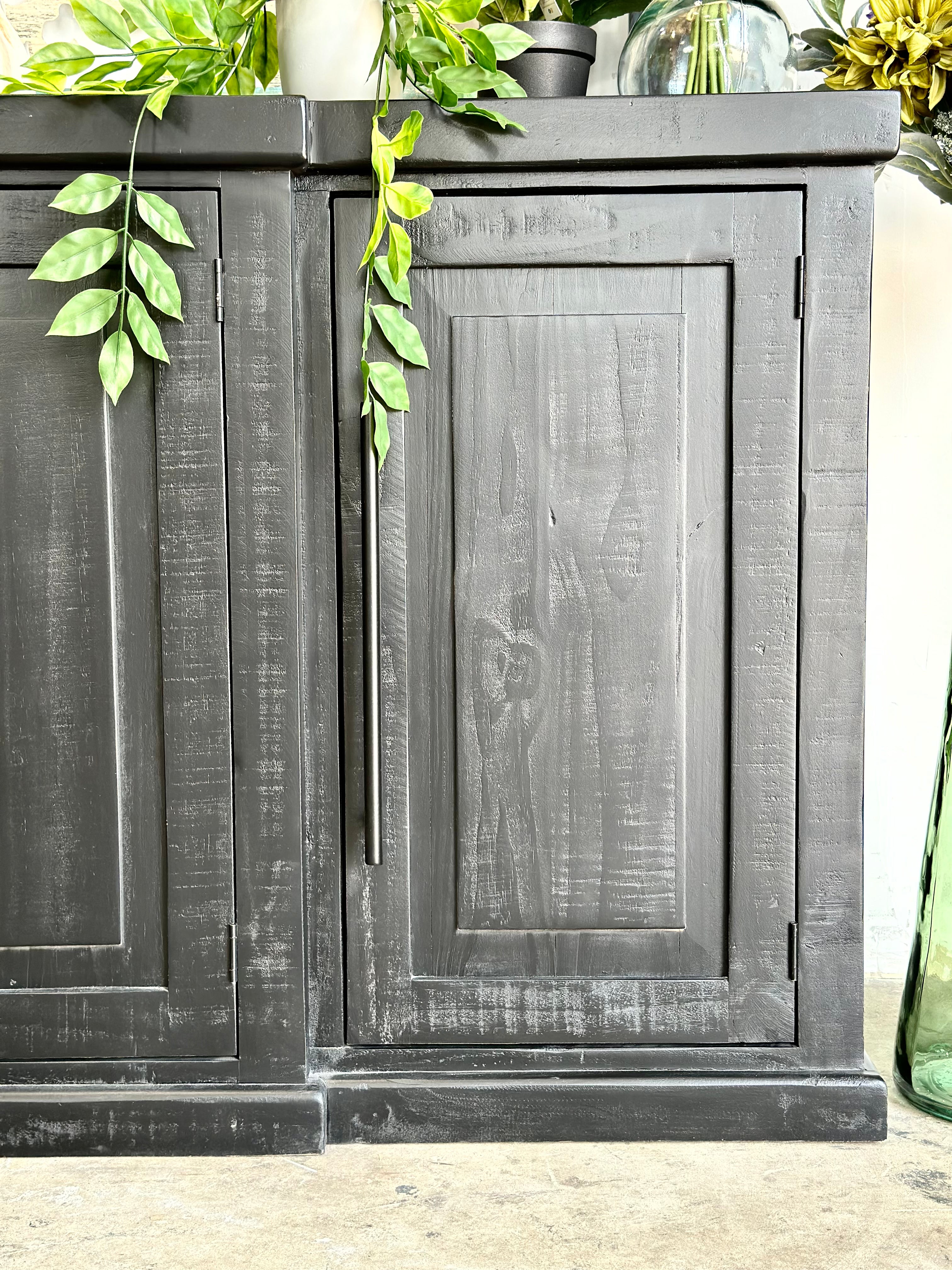 Cyra 4-Door Console-Black