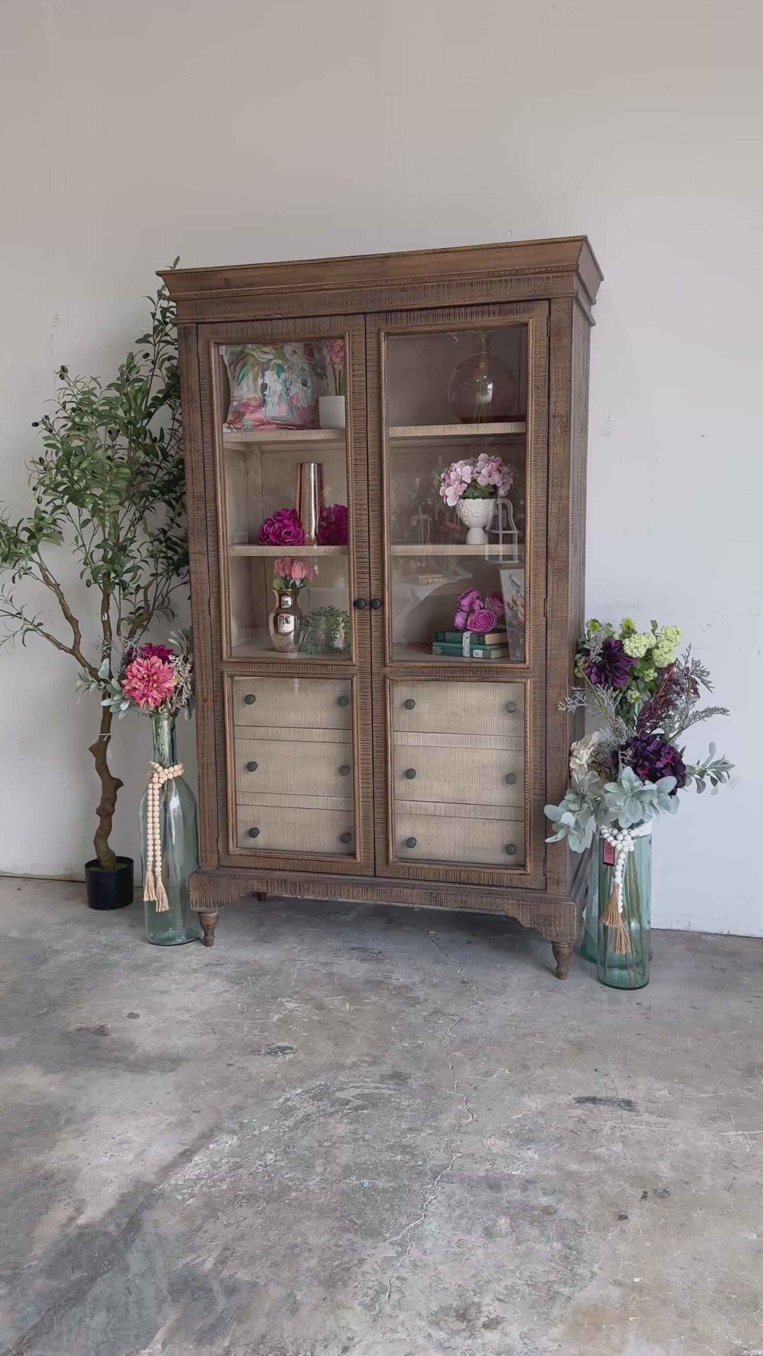 Camryn Vitrine-Honeywood™/Dove