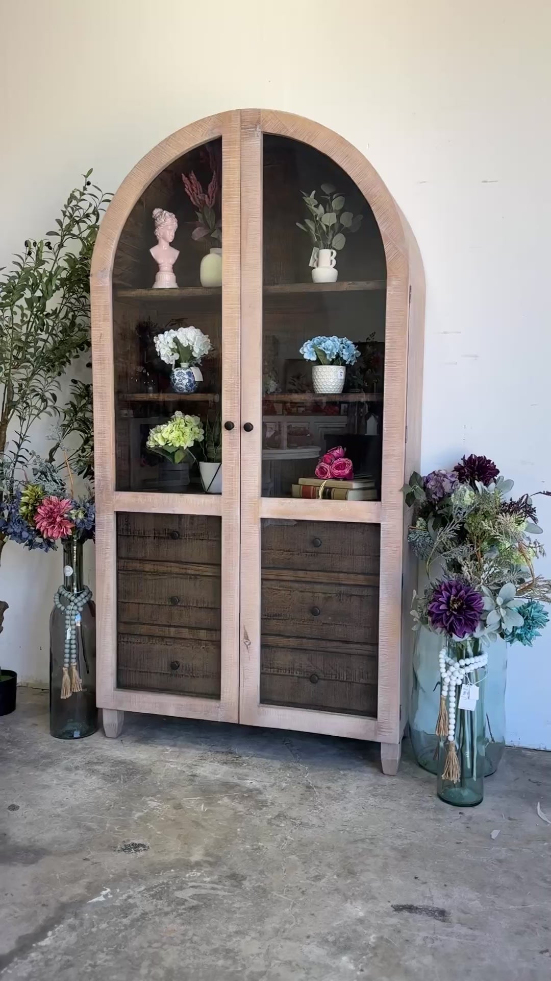 Melody Domed Vitrine-Soft Drift/Honeywood™