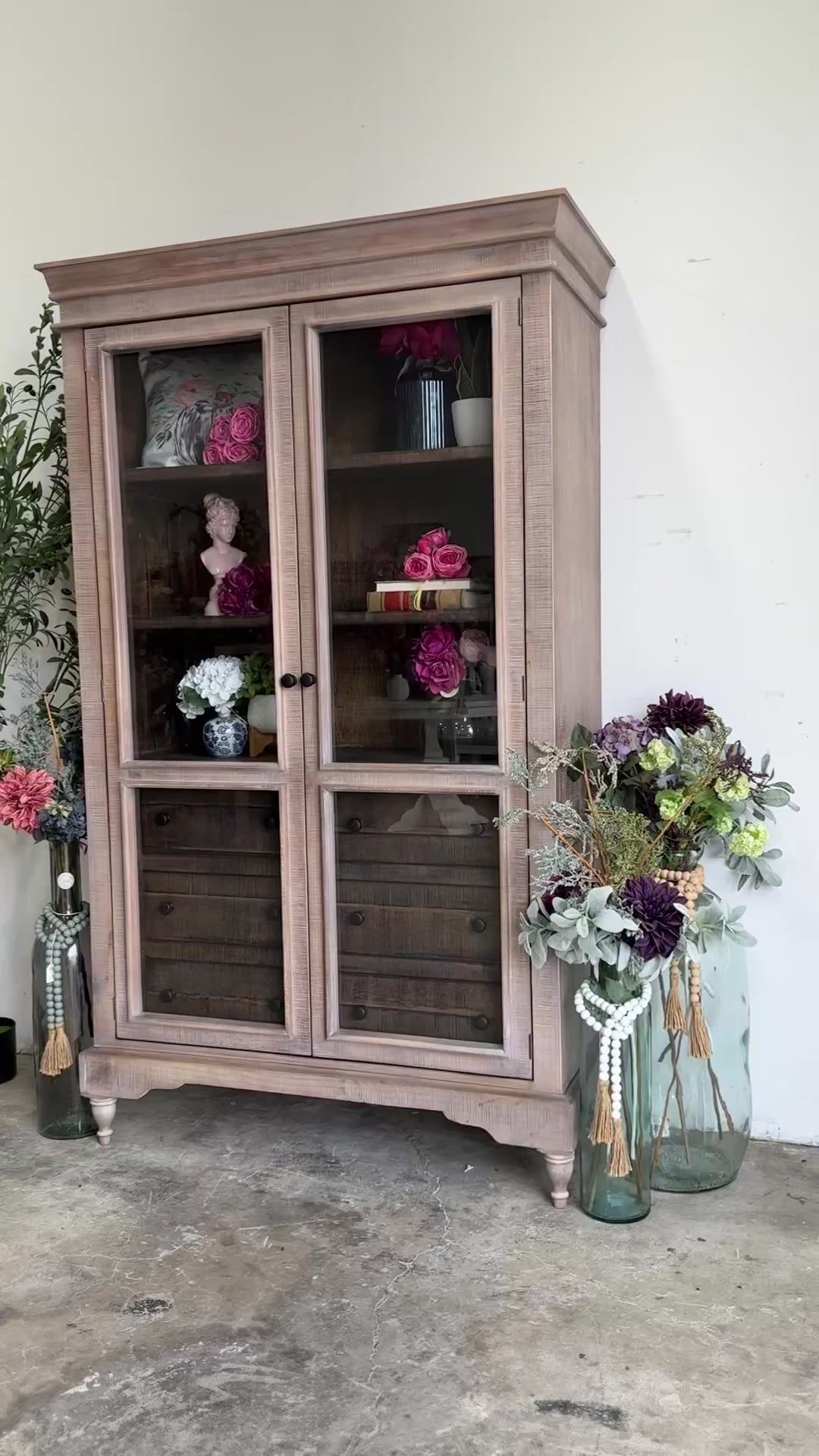 Camryn Vitrine-Soft Drift™/Honeywood™