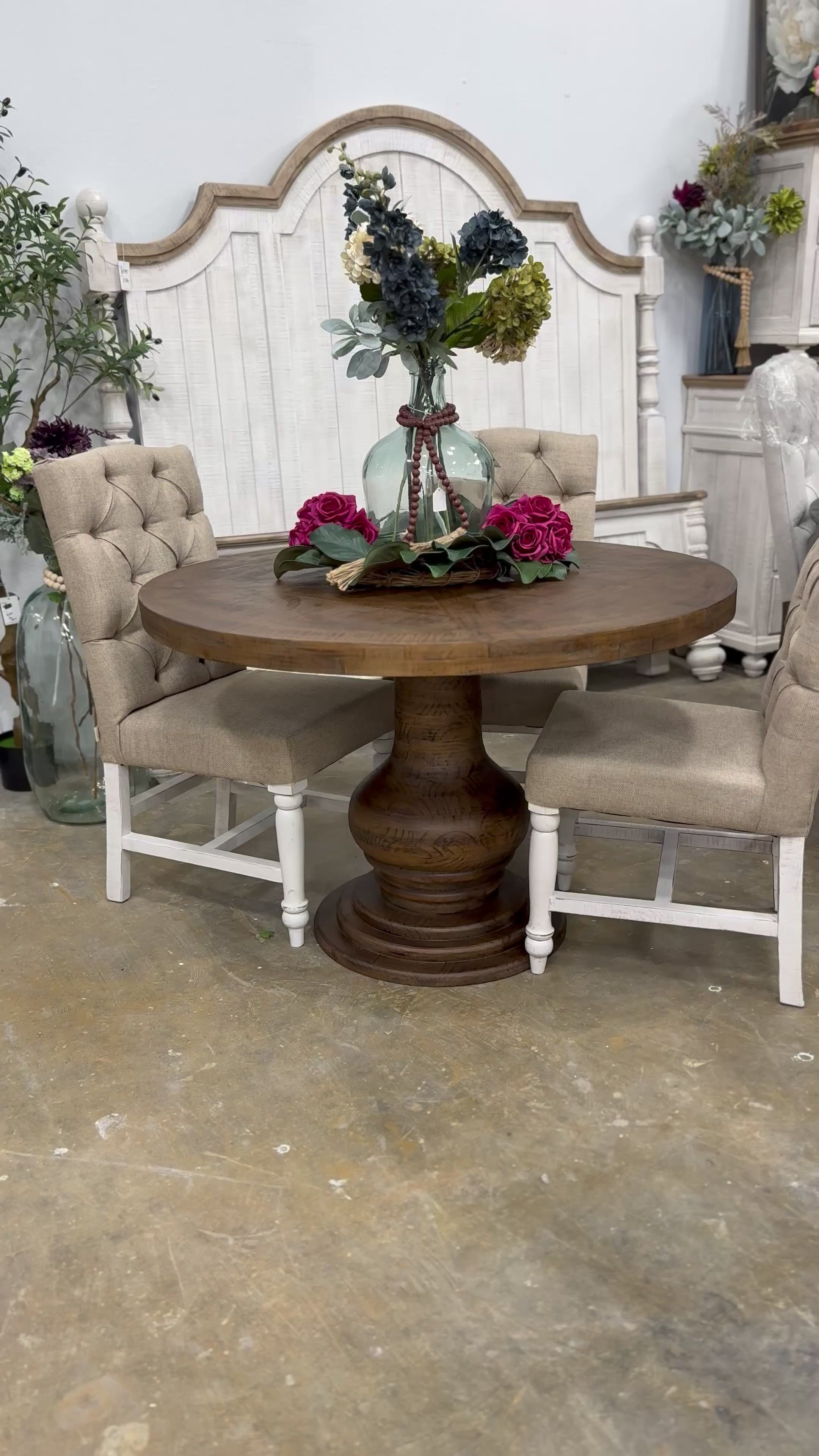 Clara 47&quot; Round Dining Table-Honeywood™