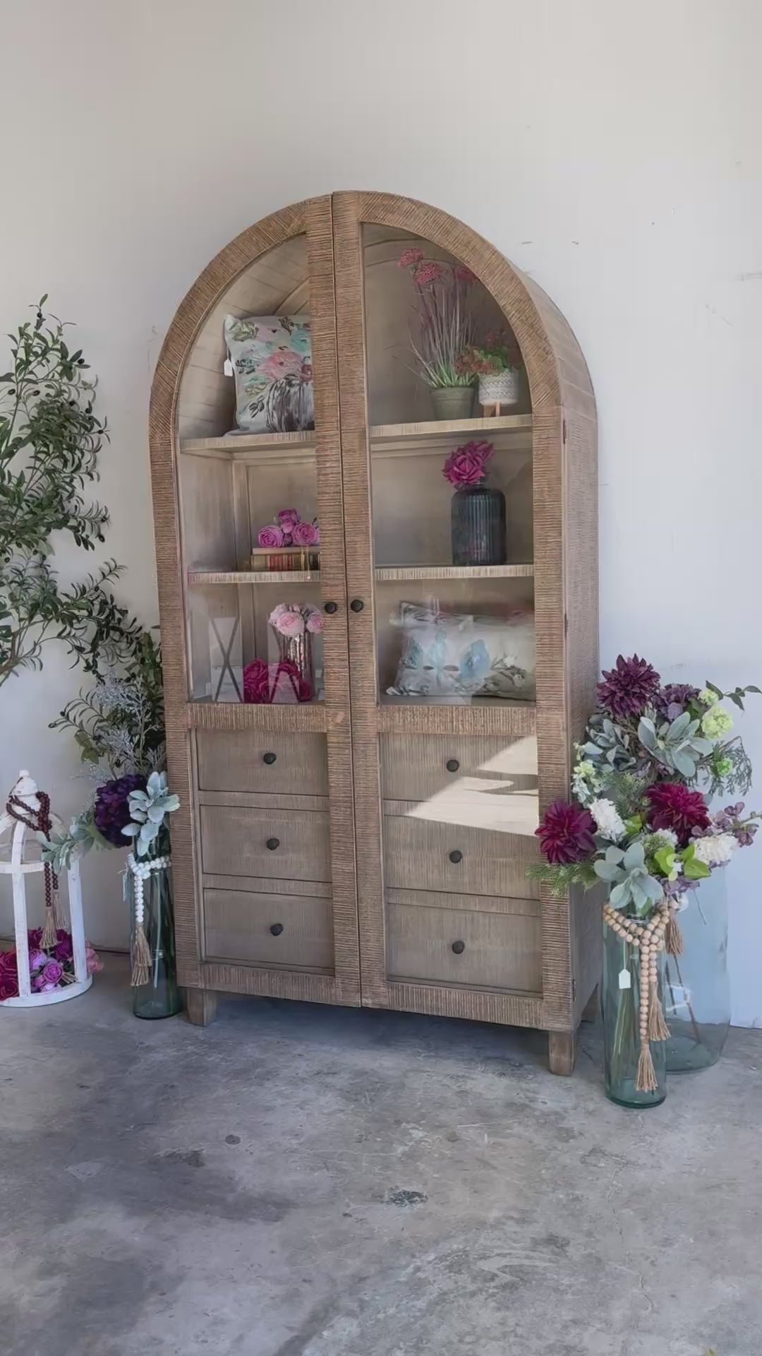 Melody Domed Vitrine-Sandstone/Dove