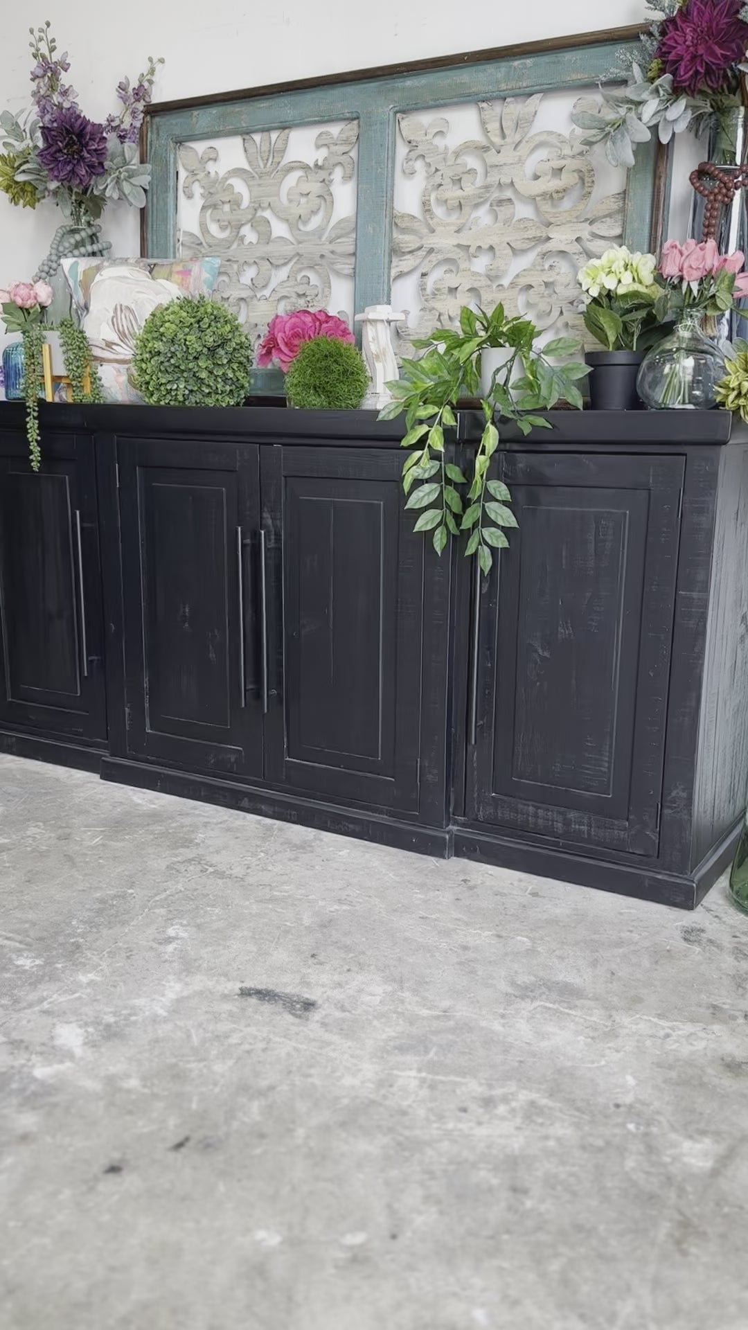 Cyra 4-Door Console-Black