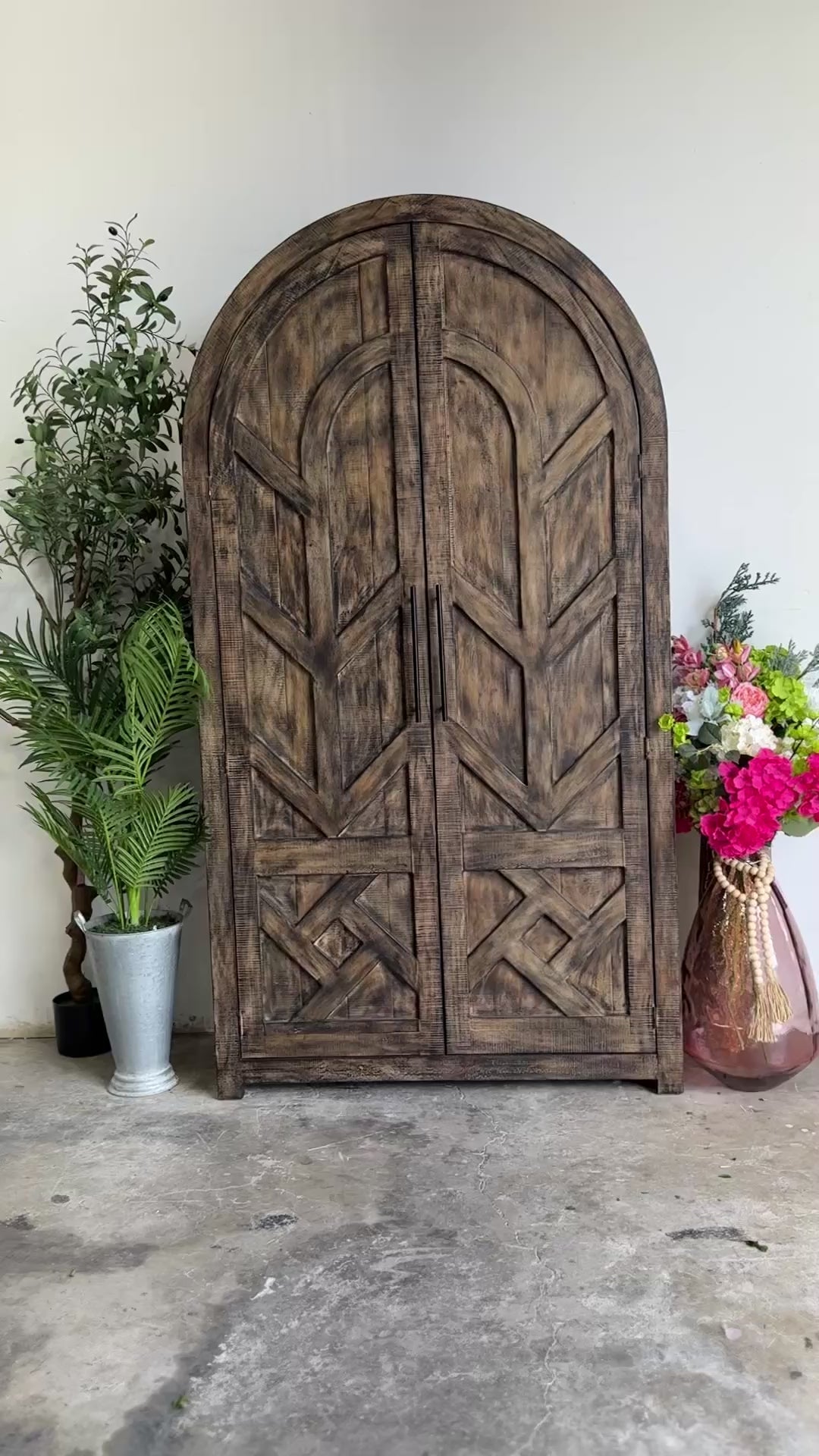 Caden Dome Vitrine-Pecan