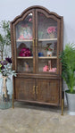 Paisley Curved Vitrine-Honeywood/Dove