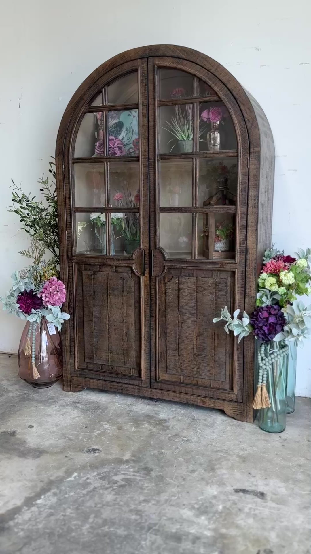 Tiffany Dome Vitrine-Honeywood/Dove