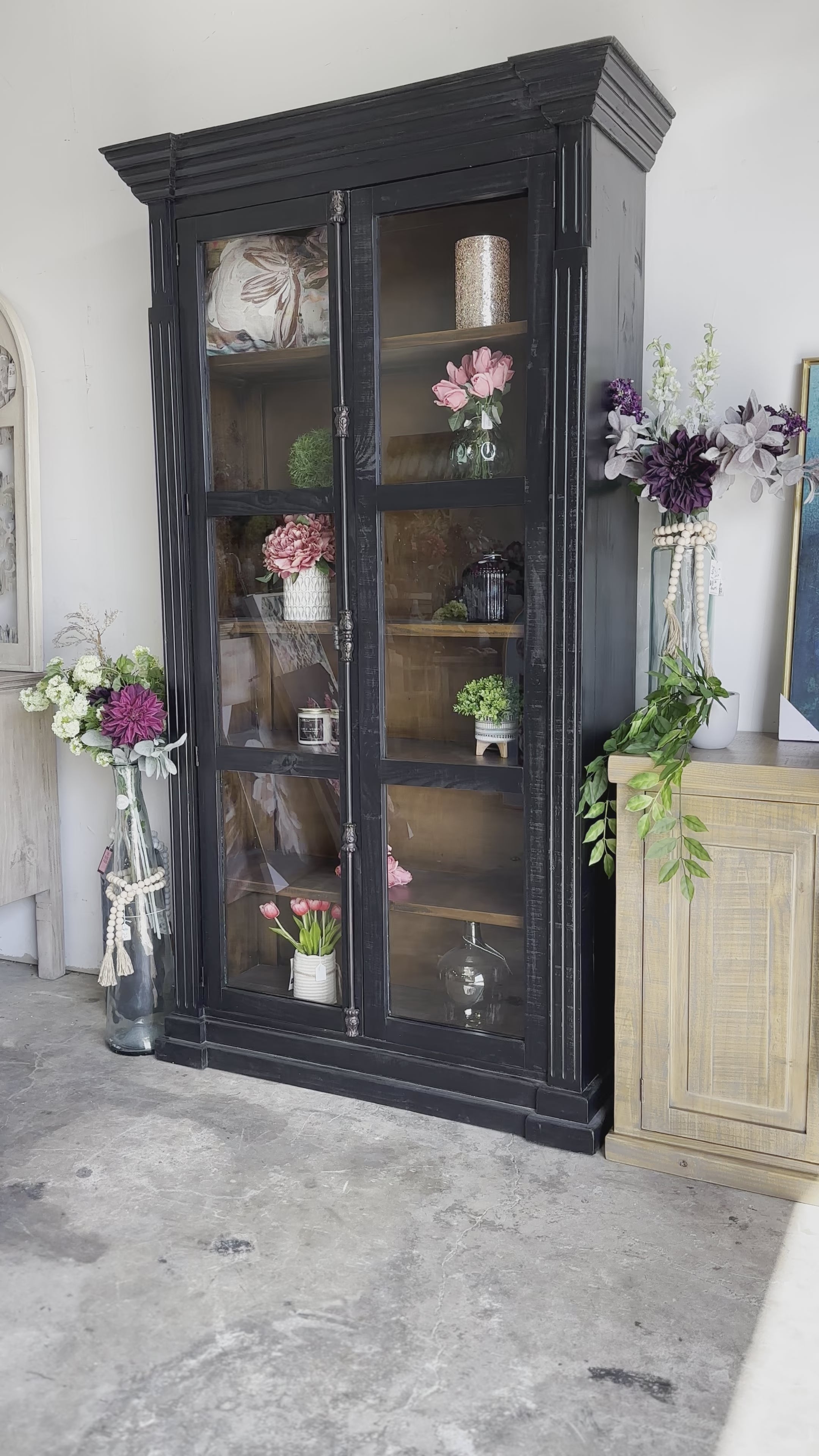 Claudia Vitrine-Black/Sparrow Interior
