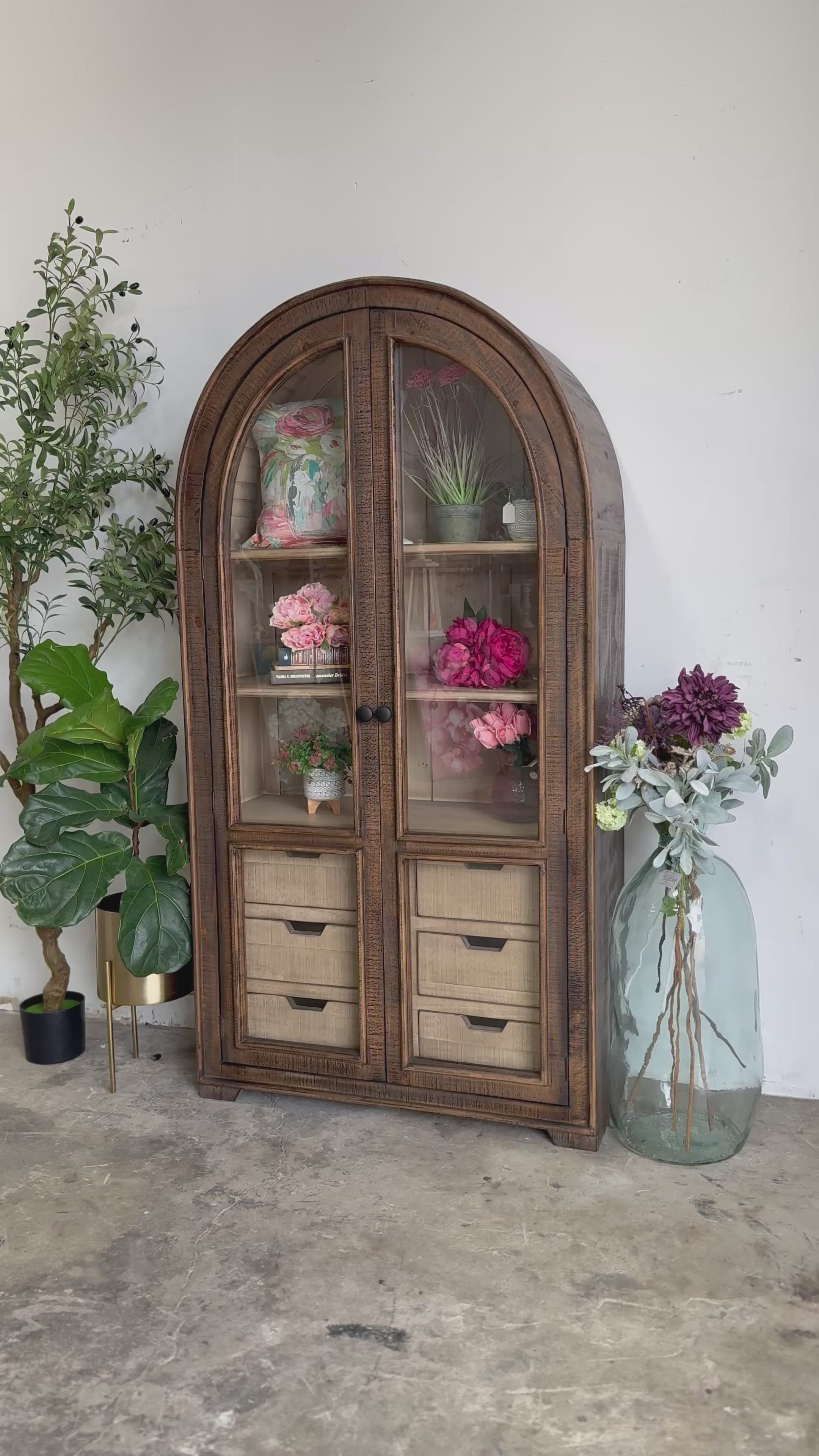 Avery Domed Vitrine-Honeywood™/Dove