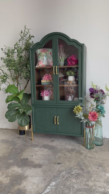 Paisley Curved Vitrine-Briarwood/Sparrow