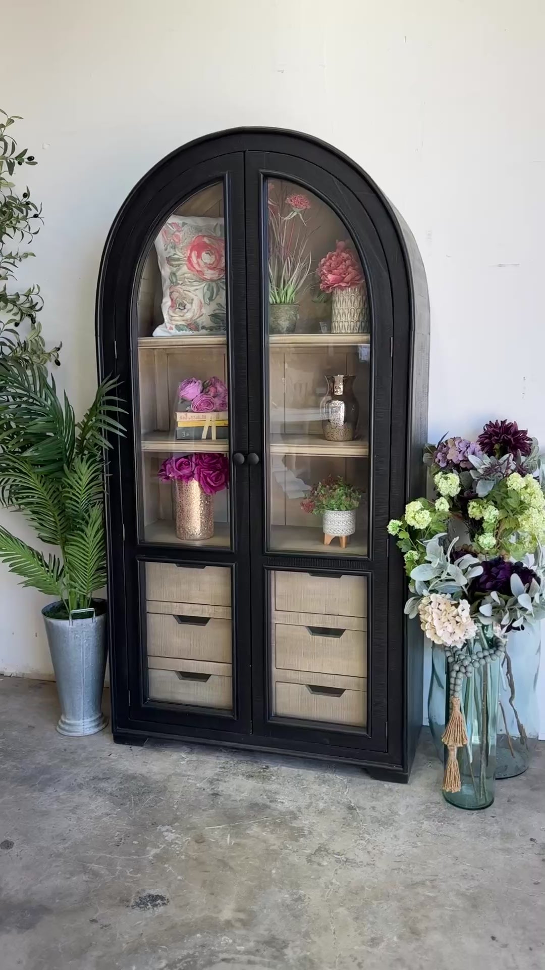 Avery Domed Vitrine-Black/Dove
