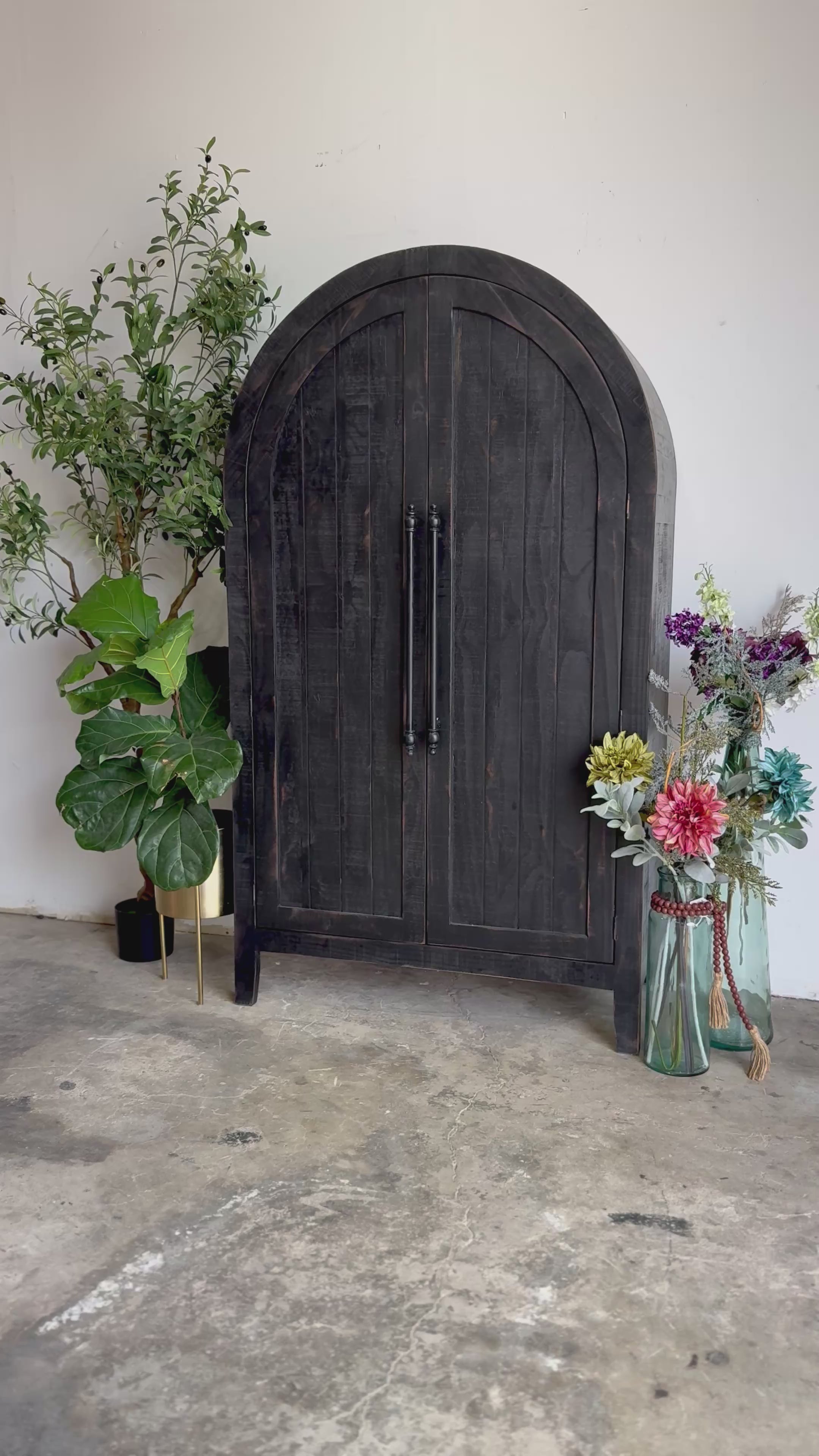 Georgia Domed Vitrine- Handrubbed Black