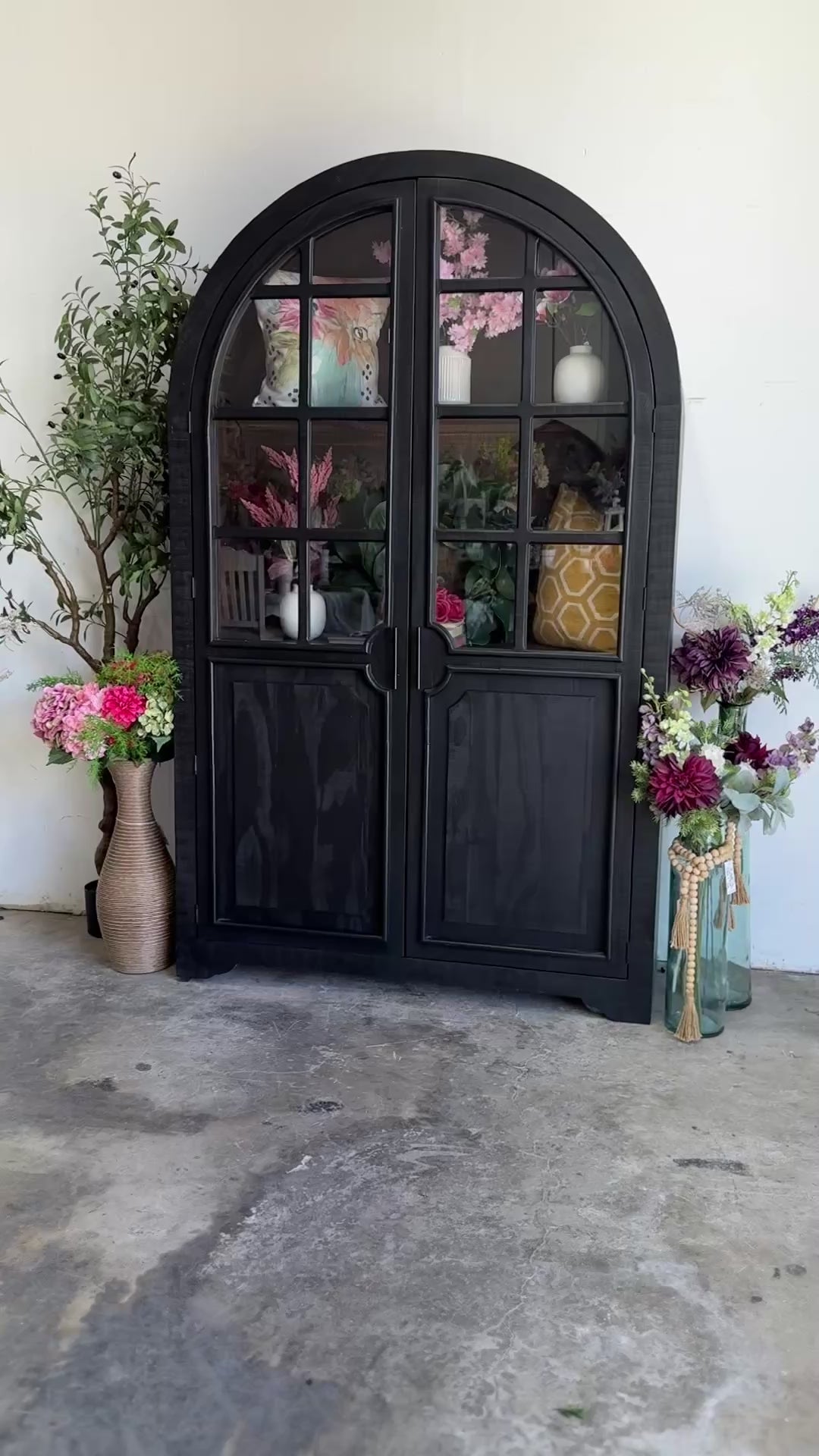 Tiffany Dome Vitrine-Black/Honeywood™