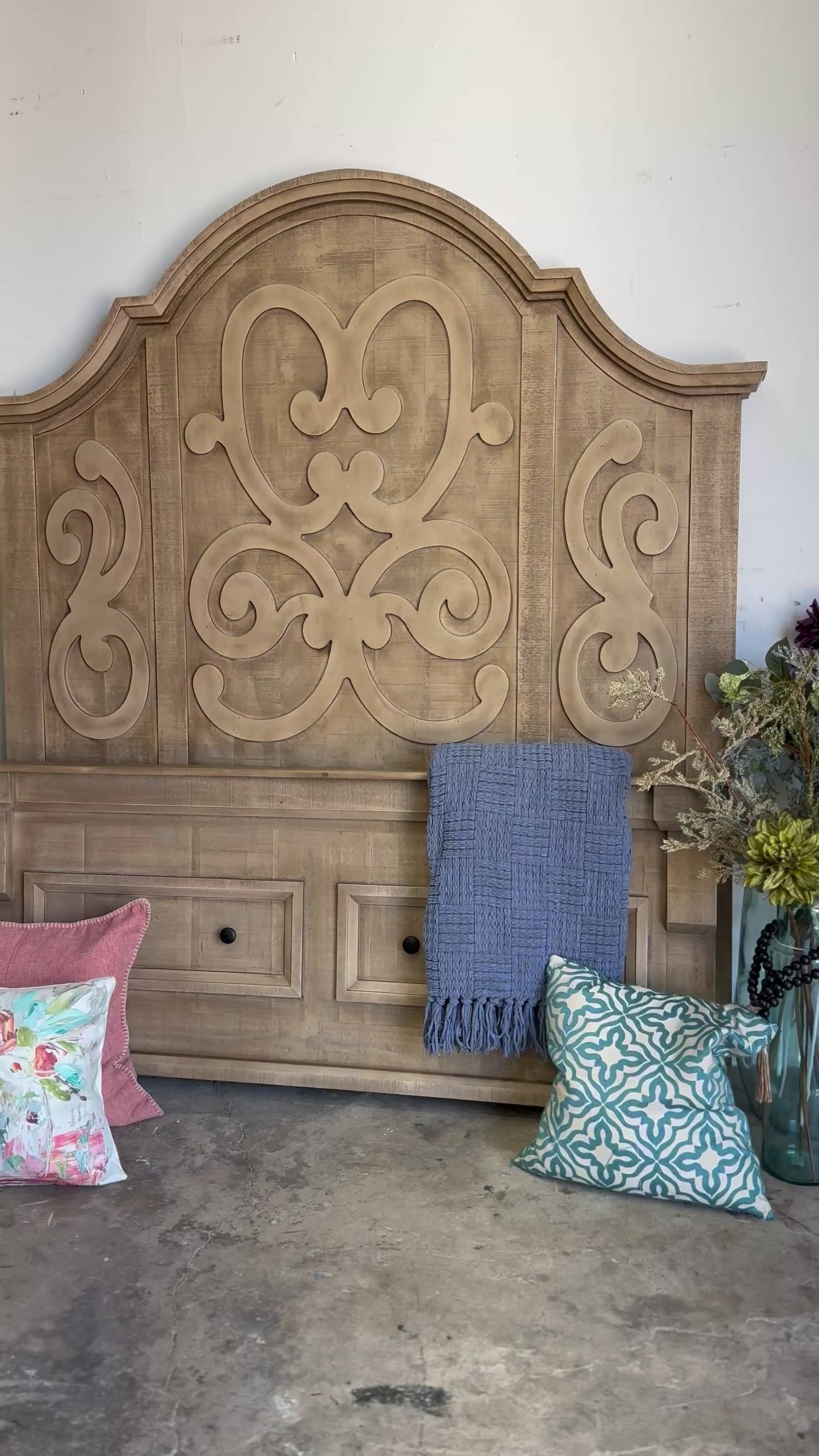 Harper Curved Queen-Cappuccino