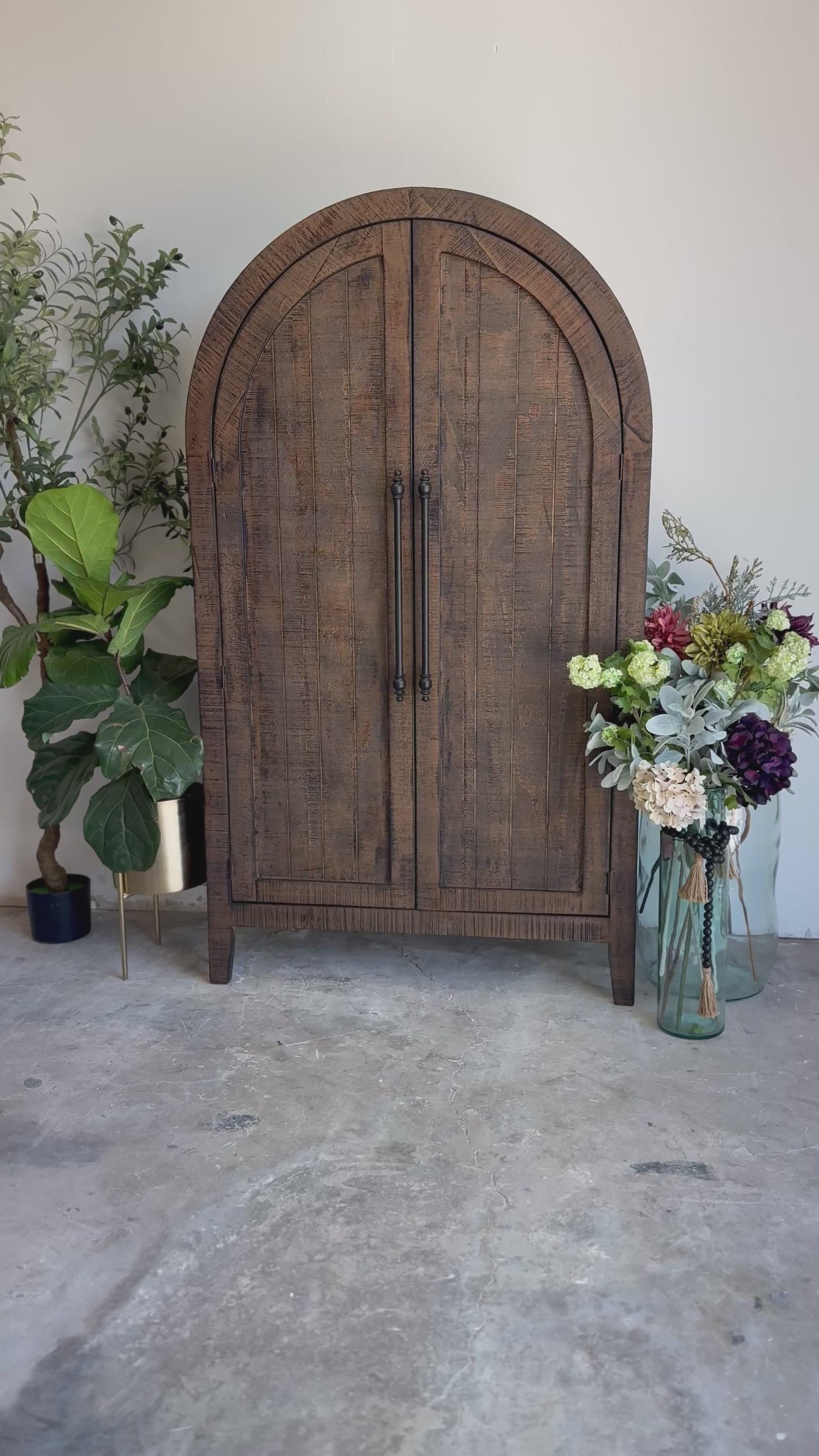 Georgia Domed Vitrine- Honeywood™